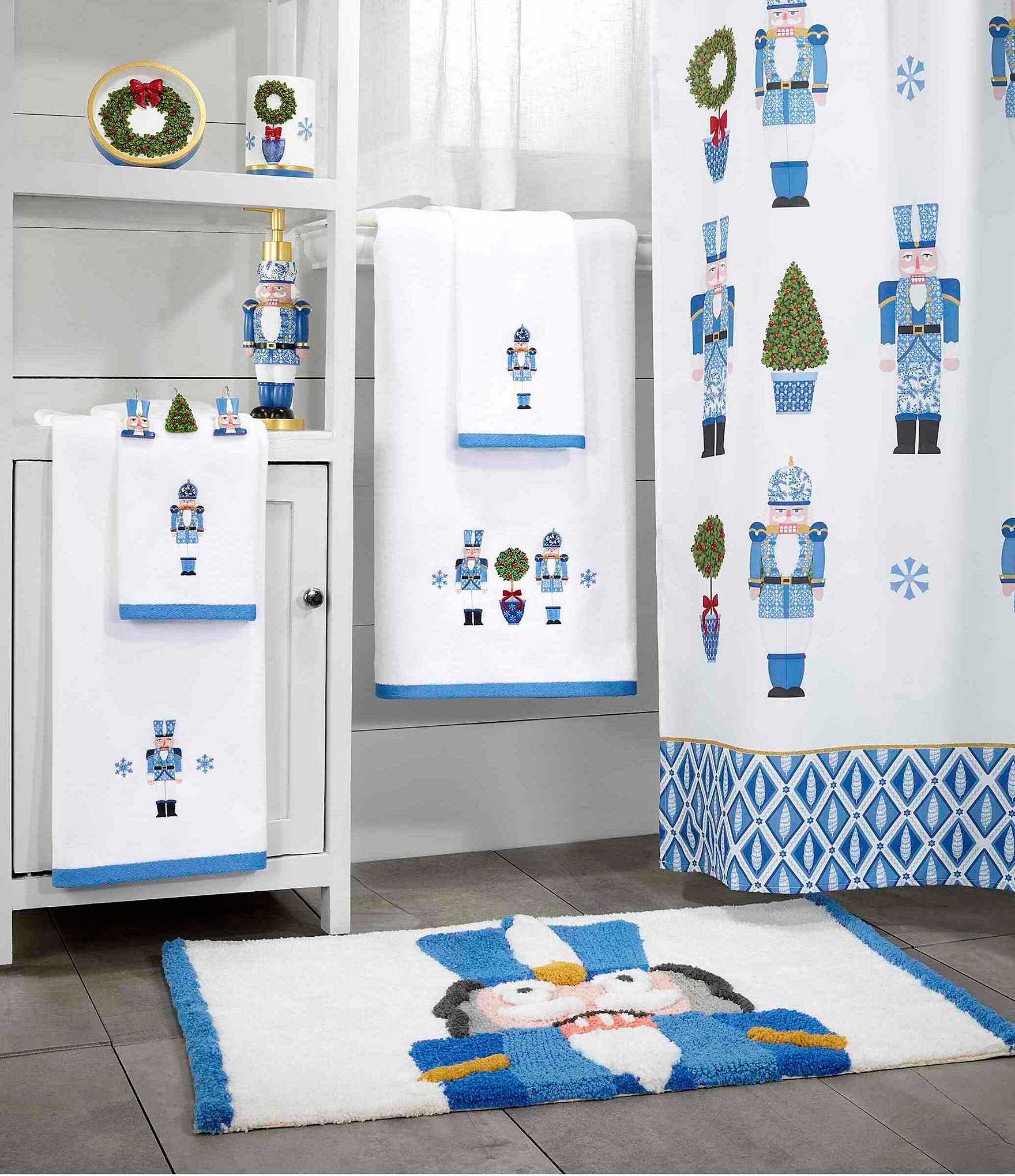 Avanti Linens Nutcracker Trellis Decorative Embroidered Bath Towels