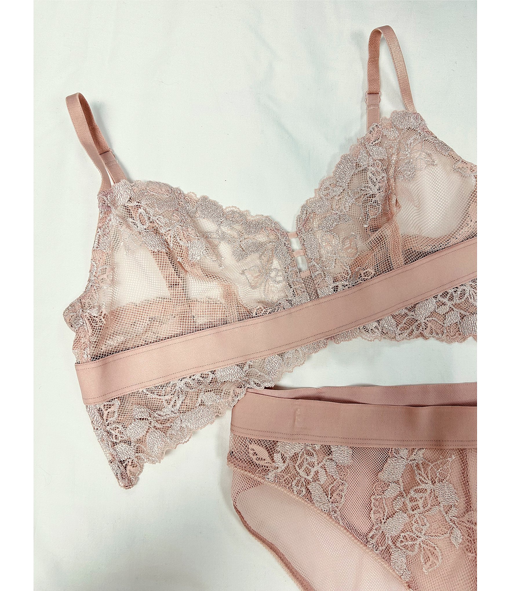 b.tempt'd by Wacoal Opening Act Lace Bralette