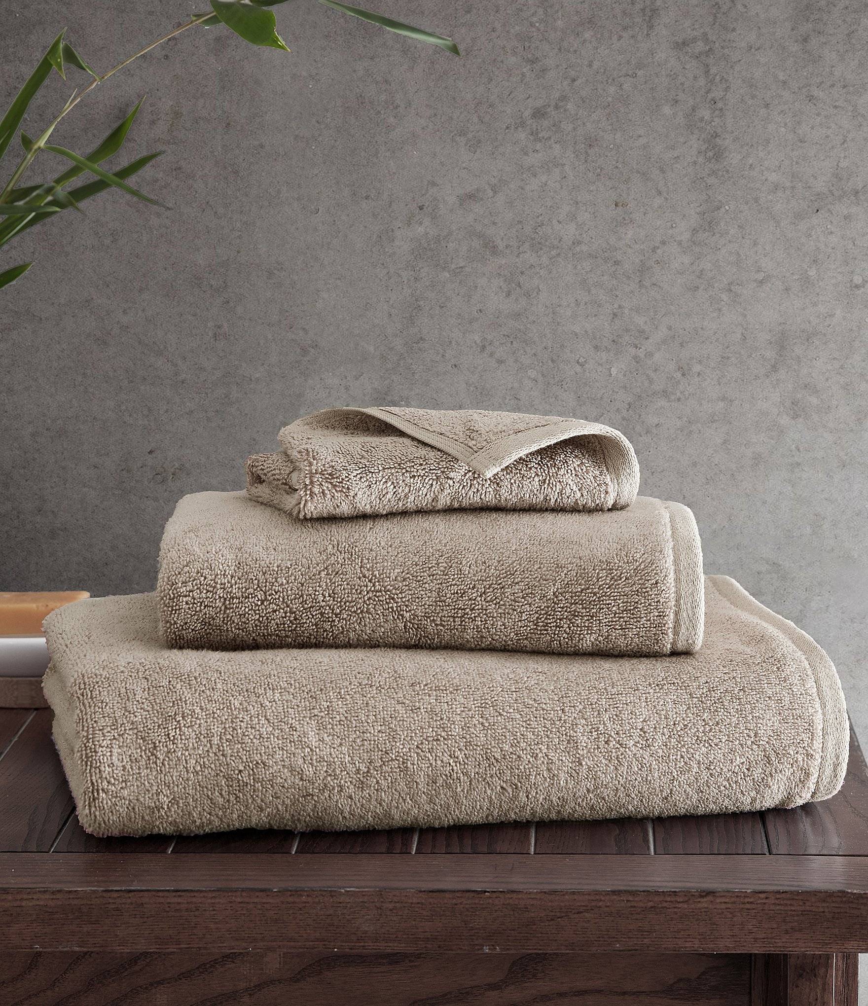 https://dimg.dillards.com/is/image/DillardsZoom/zoom/bamboo-bliss-resort-bamboo-collection-by-rhh-bath-towels/00000000_zi_026a5f0f-7beb-416a-9bbe-3d28a4390dba.jpg