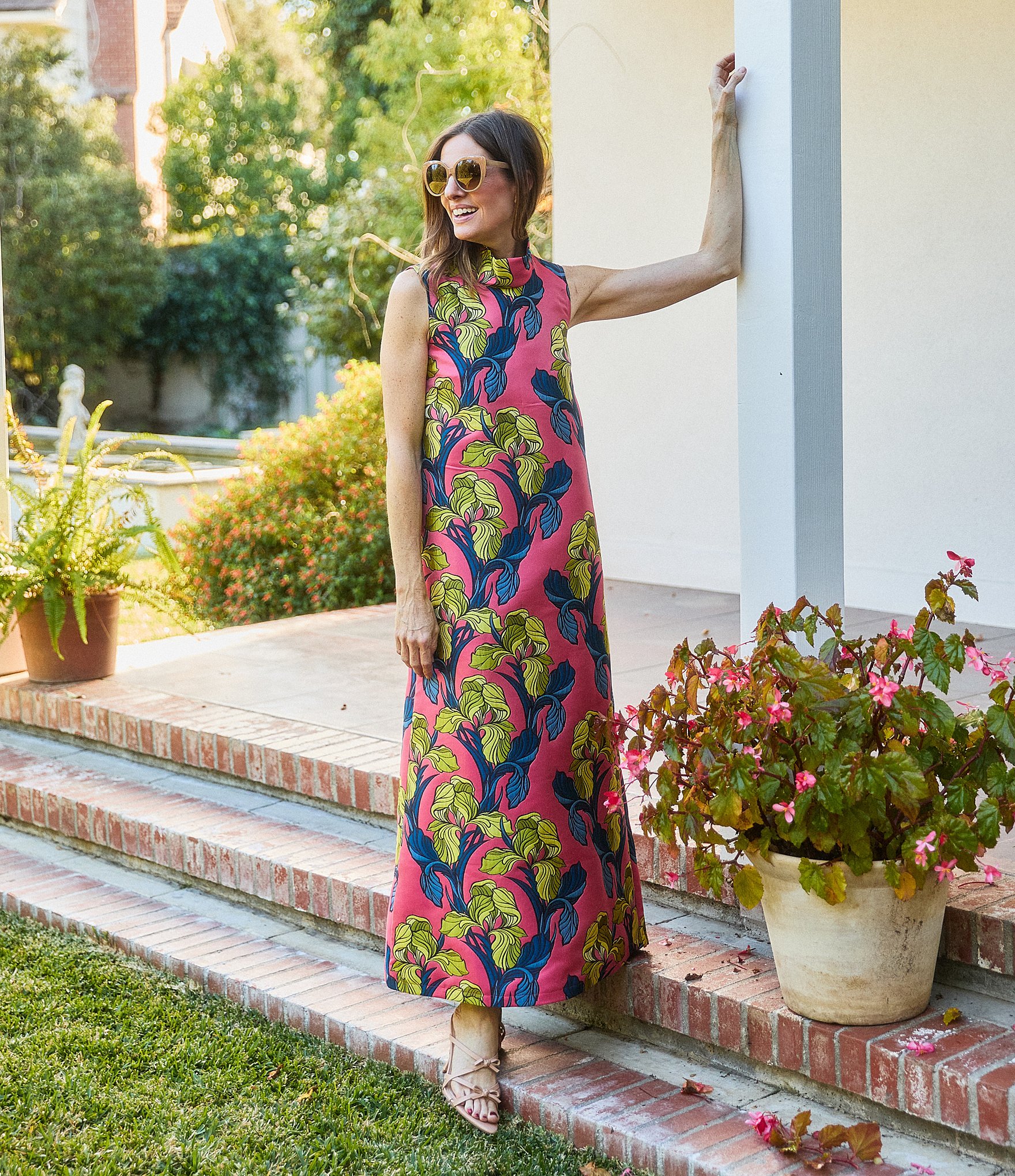 Buru Mod Jacquard Coral Iris Print Mock Neck Sleeveless Shift Maxi Dress
