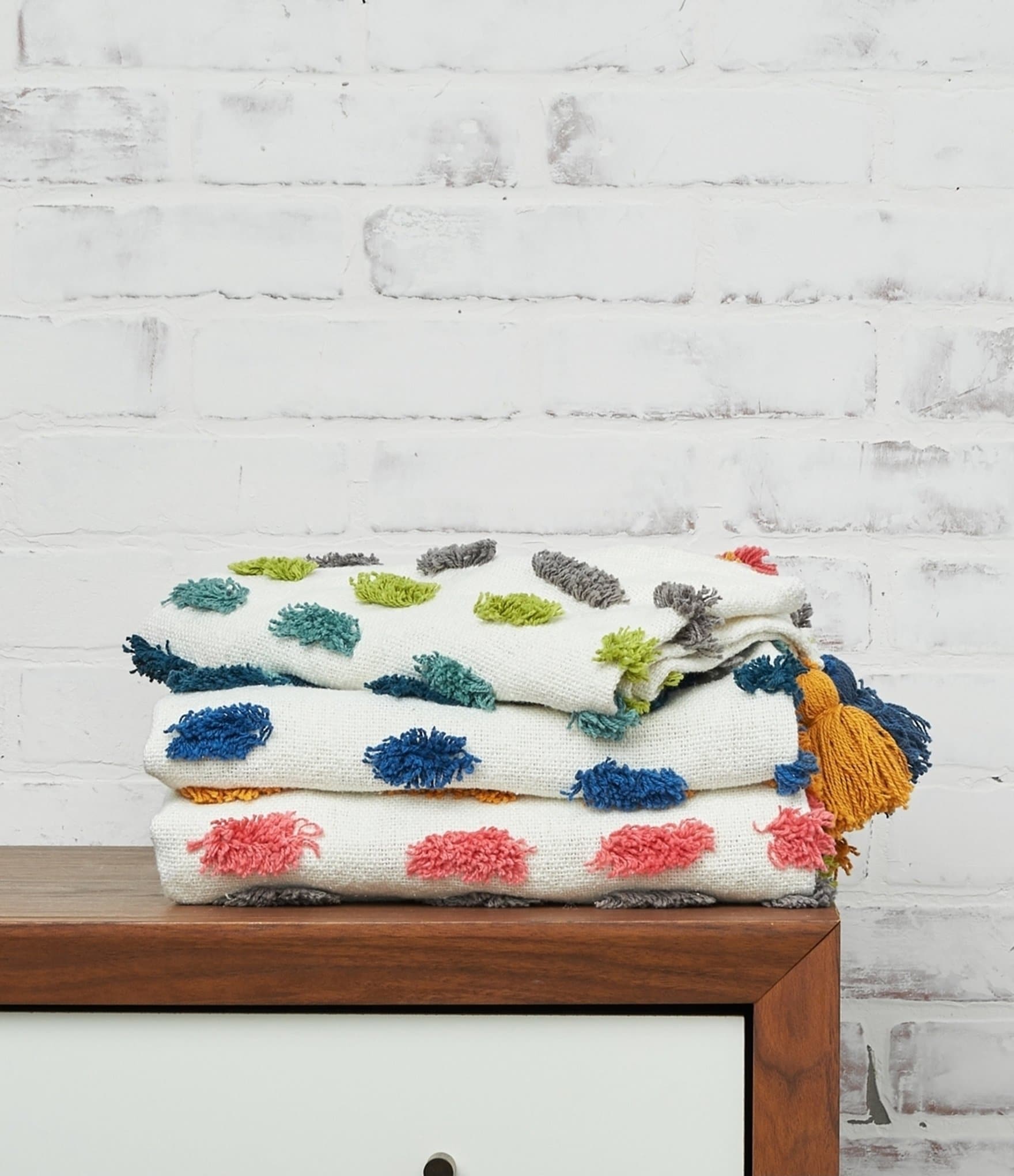 carol & frank Vaughan Multicolor Tufted Accents Tassel Throw Blanket