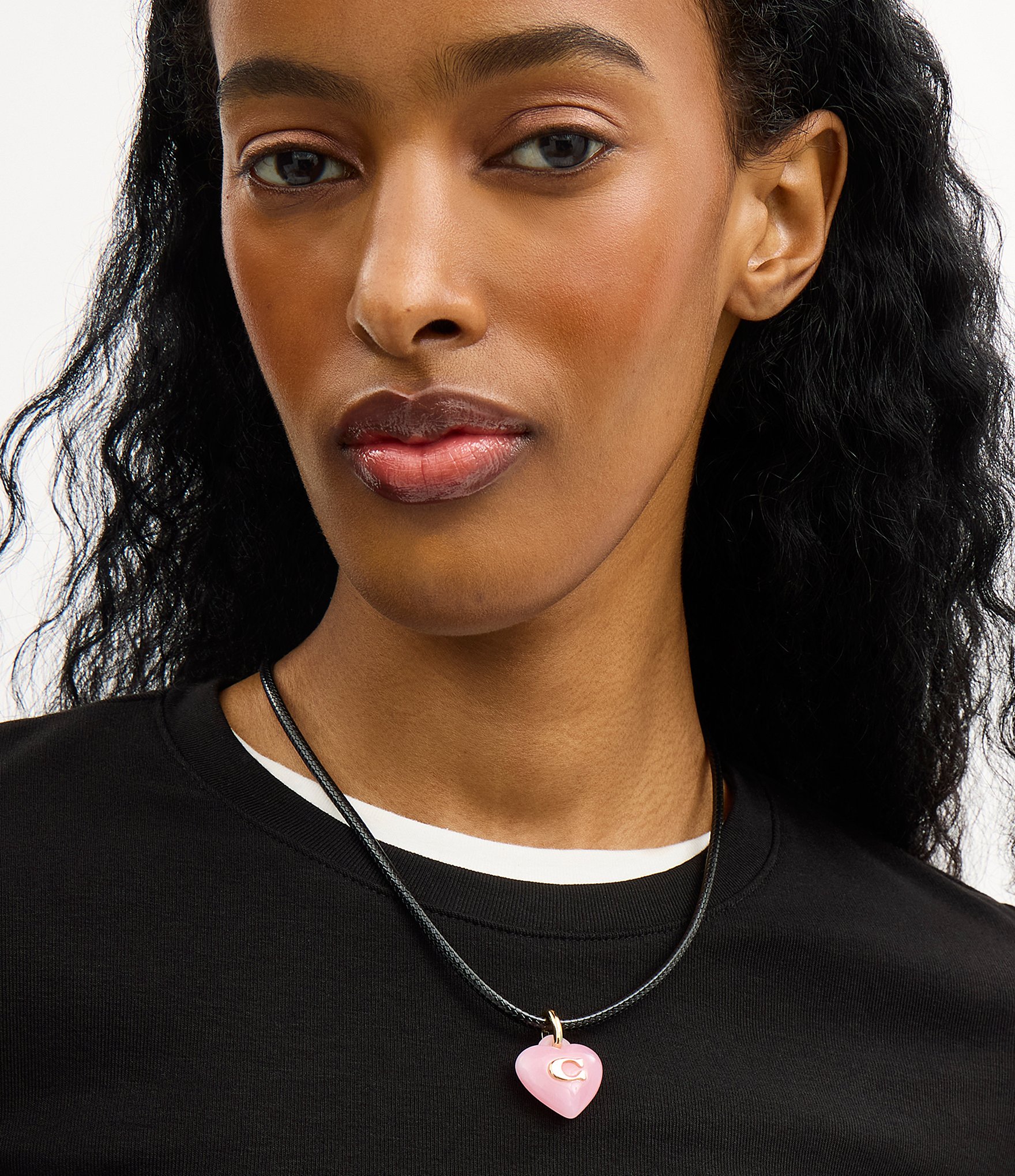 COACH Signature C Resin Heart Short Pendant Necklace