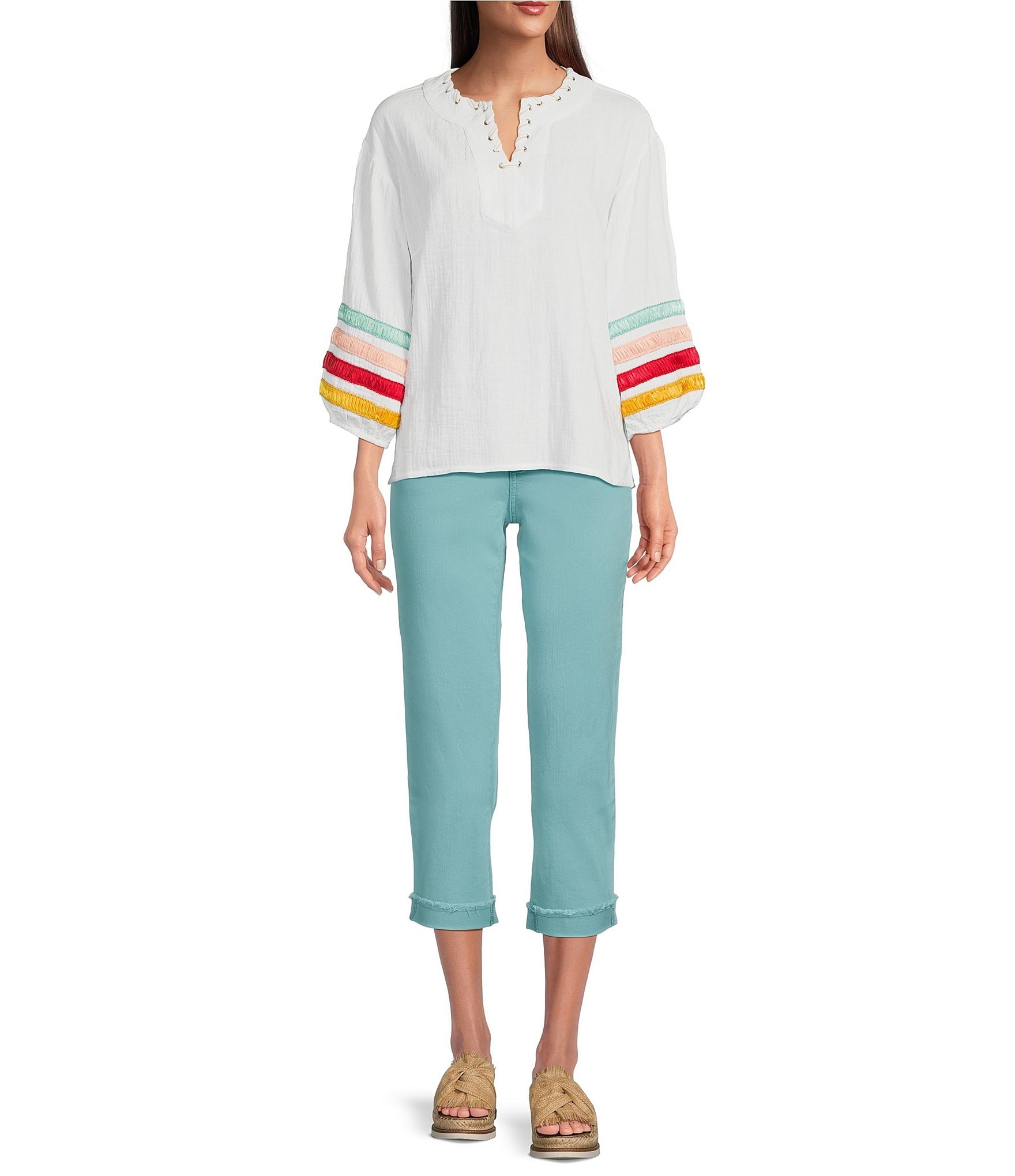 Code Bleu Petite Size Soho Twill Mid-Rise Fray Cuff Hem Capri Jeans