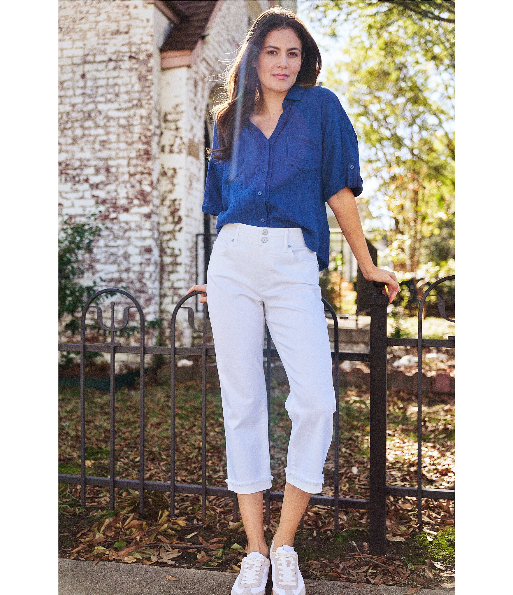 Code Bleu Petite Size Soho Twill Mid-Rise Fray Cuff Hem Capri Jeans