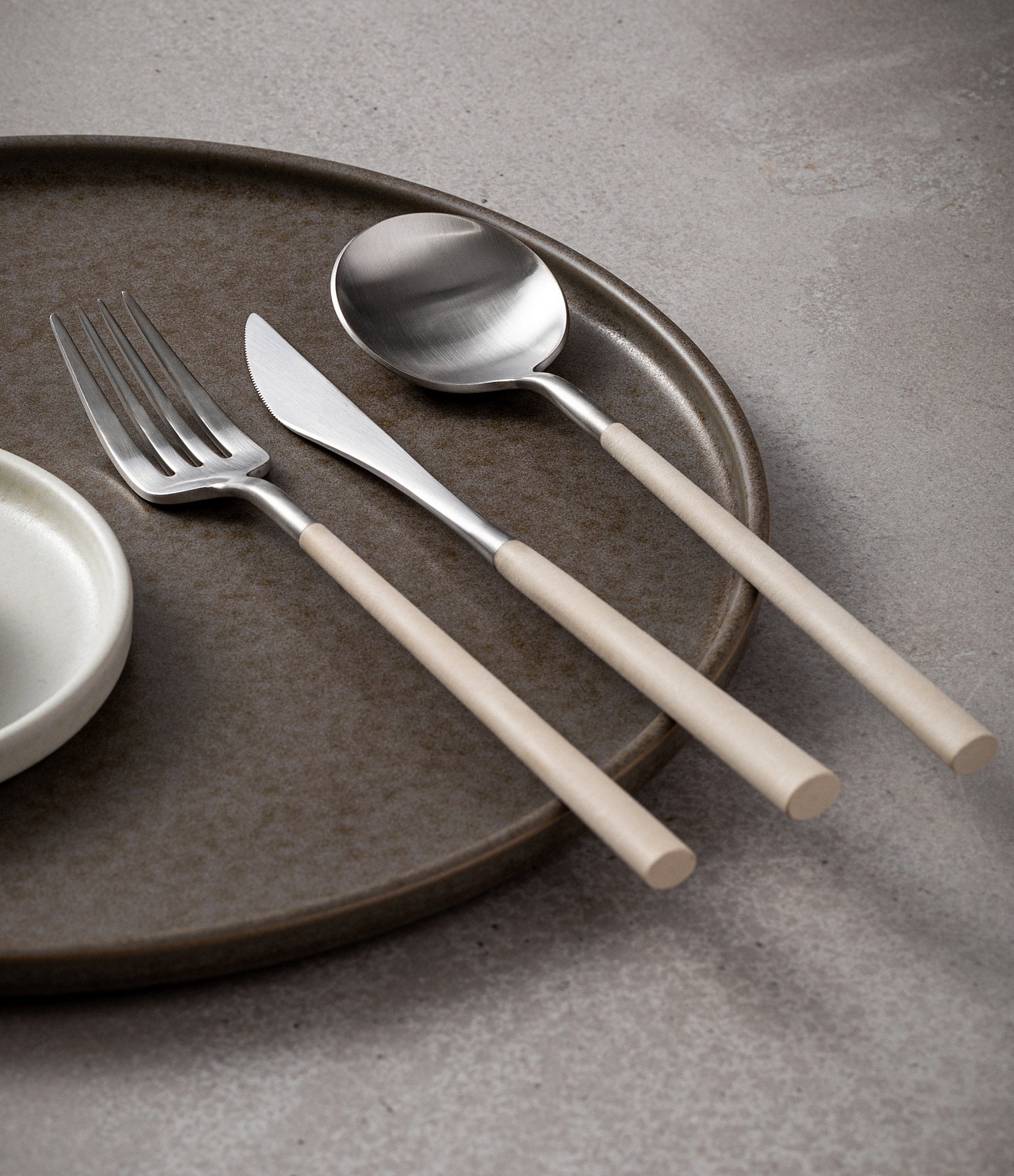 Costa Nova Mito Collection 5-Piece Place Setting Stainless Steel Flatware Set