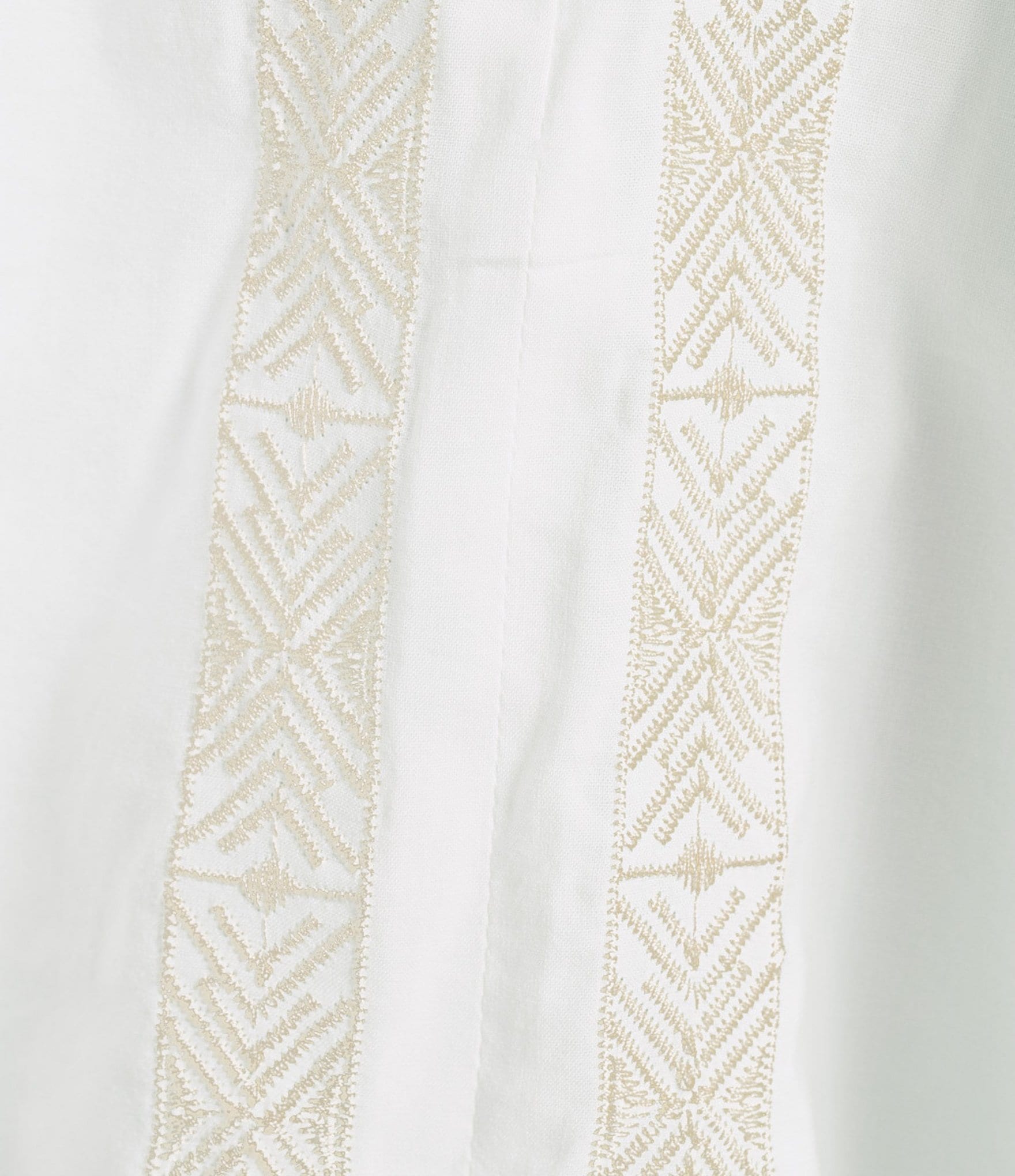 Democracy Embroidered Mixed-Media Ruffle Split V-Neck 3/4 Blouson Sleeve Top