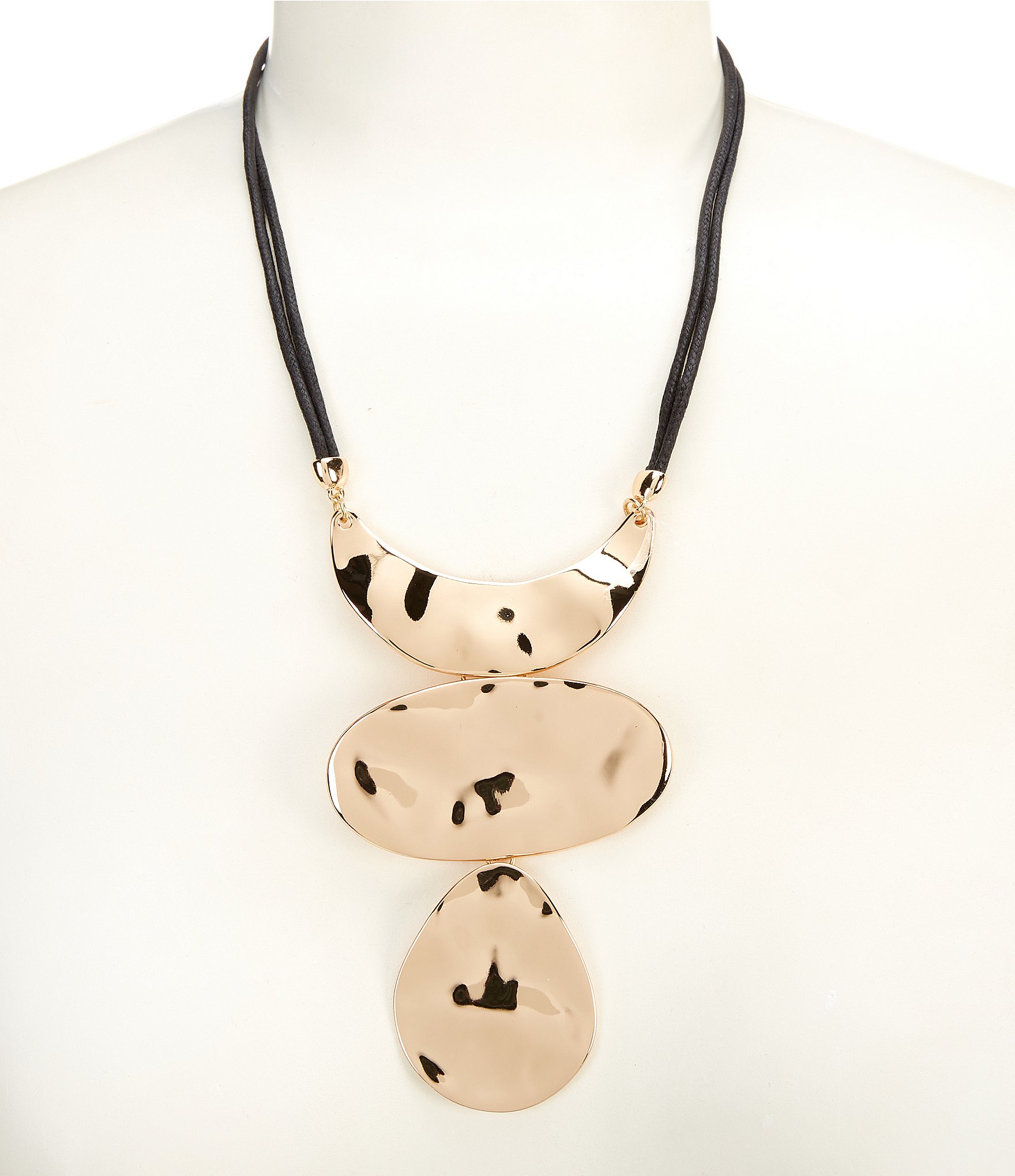 Dillard's Geometric Wobbly Metal Short Pendant Necklace