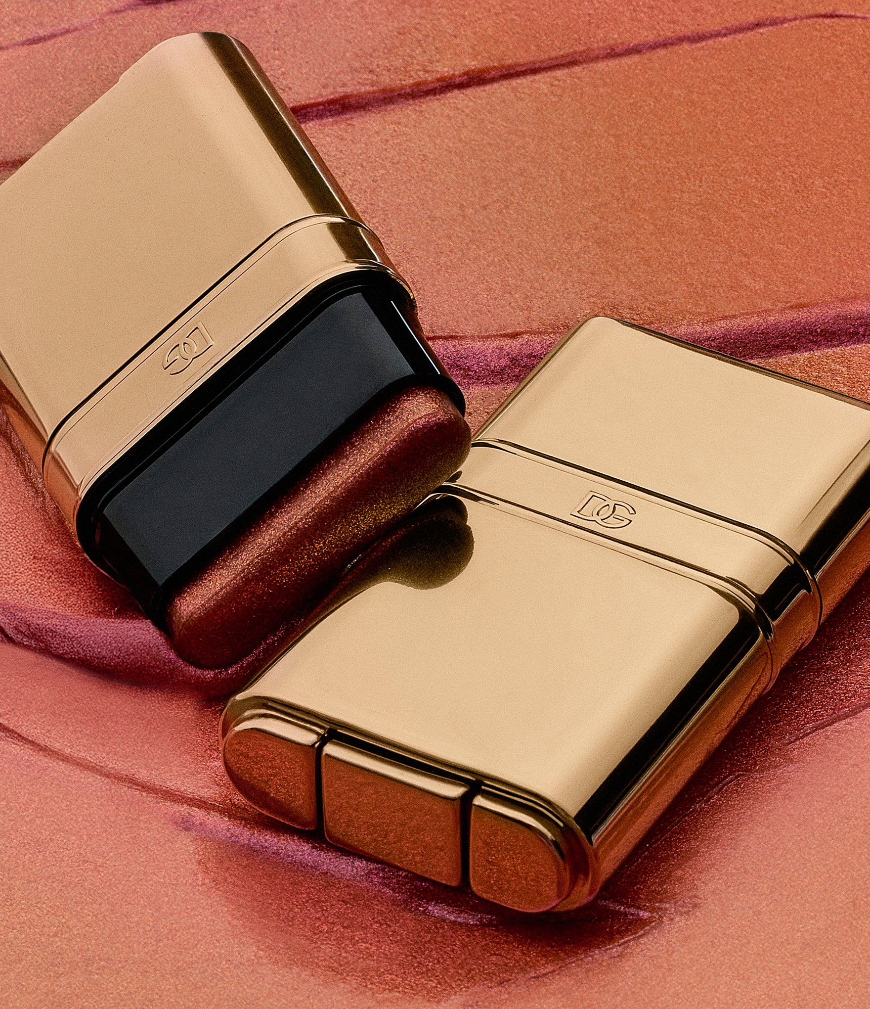 Dolce & Gabbana Glazelighter Glowpalescent All Over Highlighter