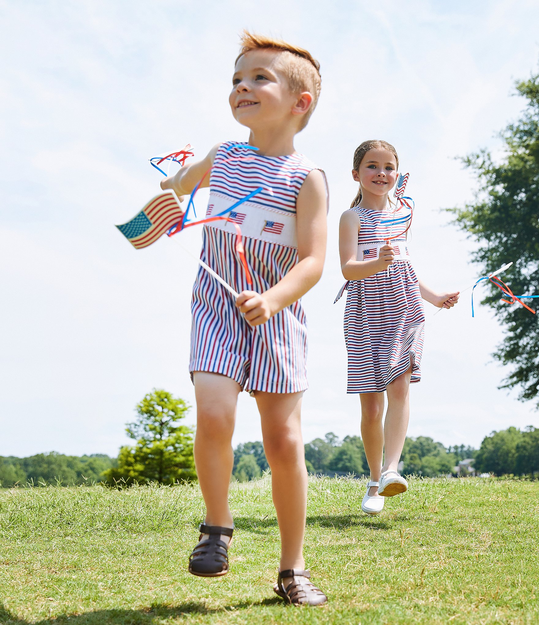 Edgehill Collection Little Boys 2T-4T Round Neck Sleeveless Smocked American Flag Jon Jon