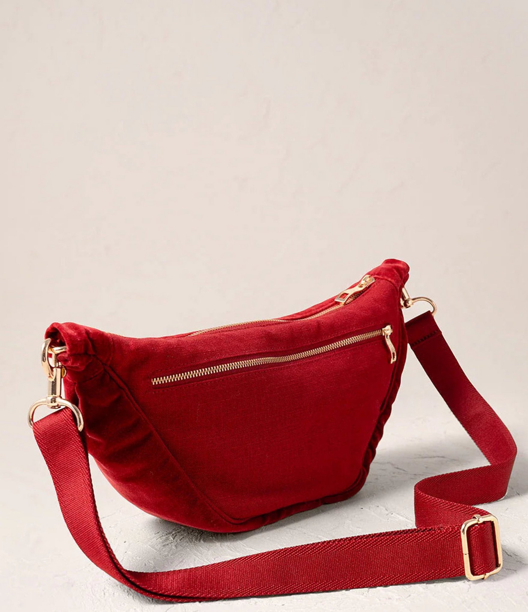 Elizabeth Scarlett Enchanted Heart Velvet Crossbody Sling Bag