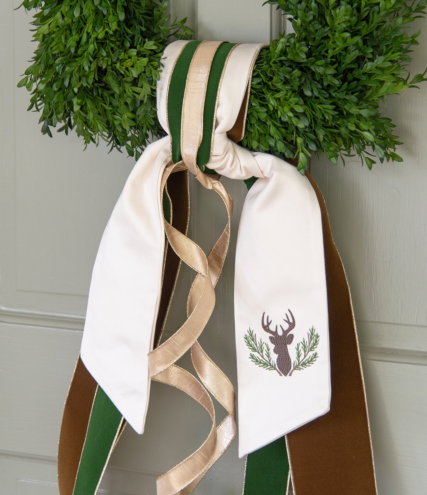 Fig & Dove 18#double; Square Boxwood Wreath