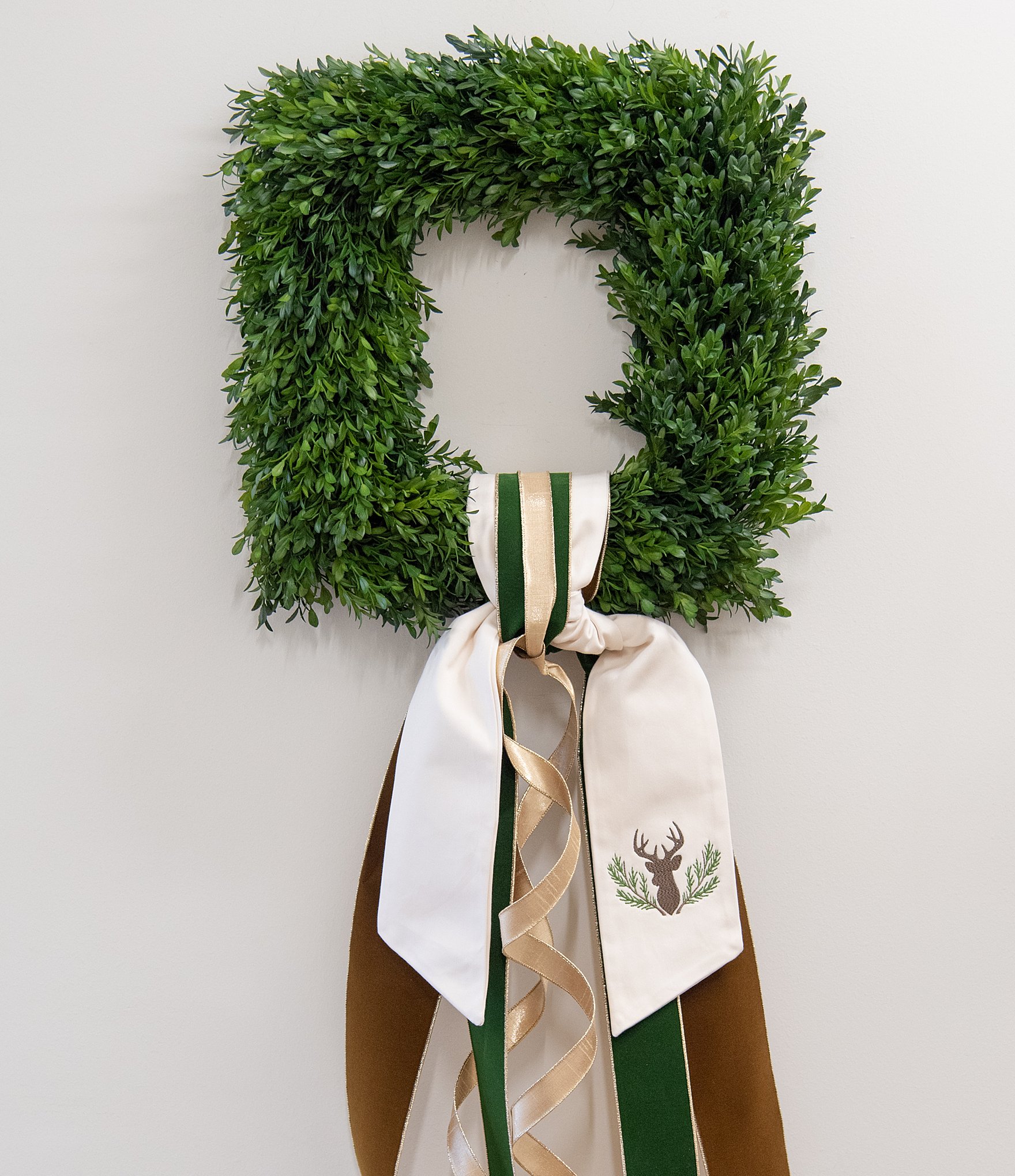 Fig & Dove 18#double; Square Boxwood Wreath