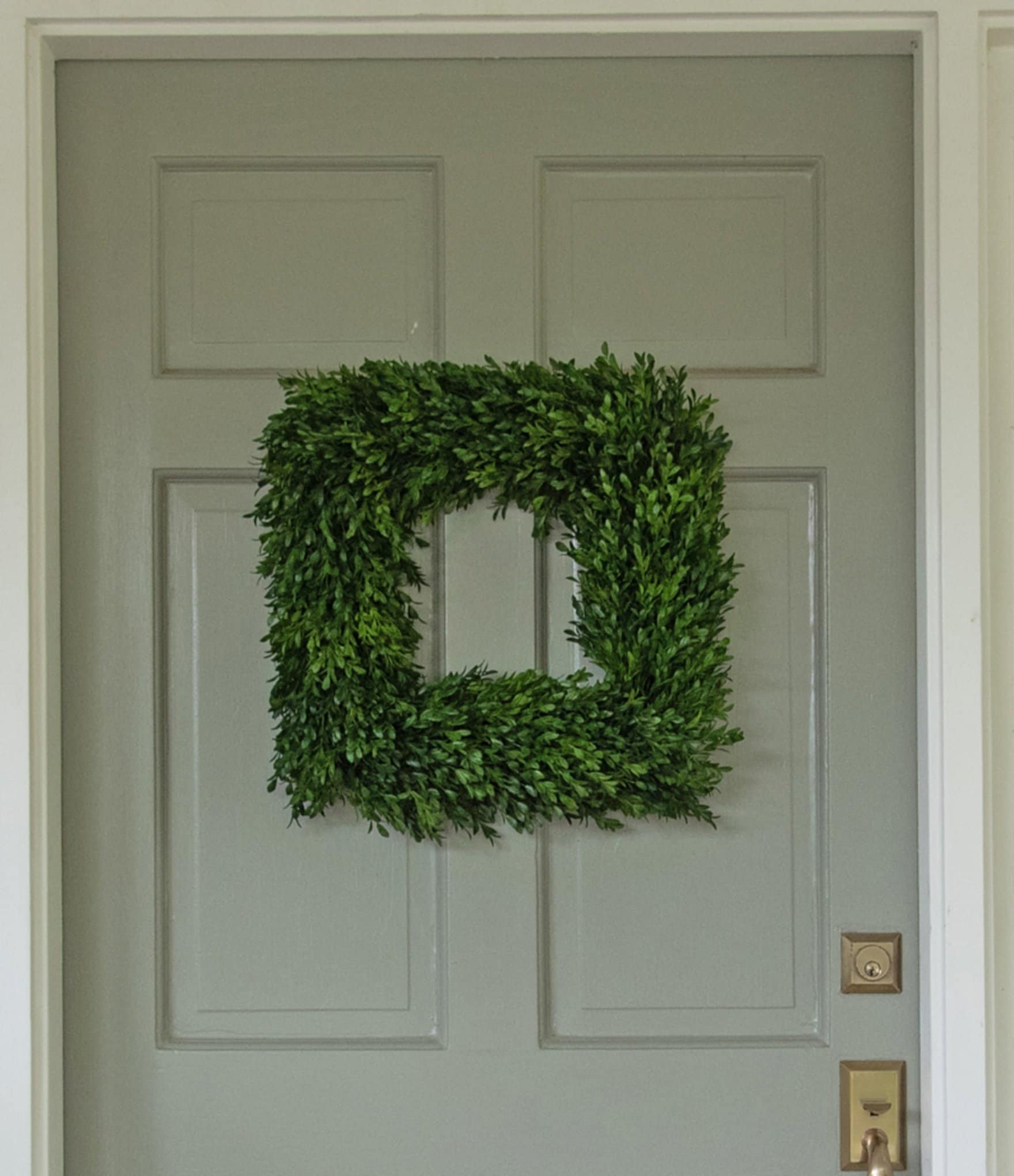 Fig & Dove 18#double; Square Boxwood Wreath