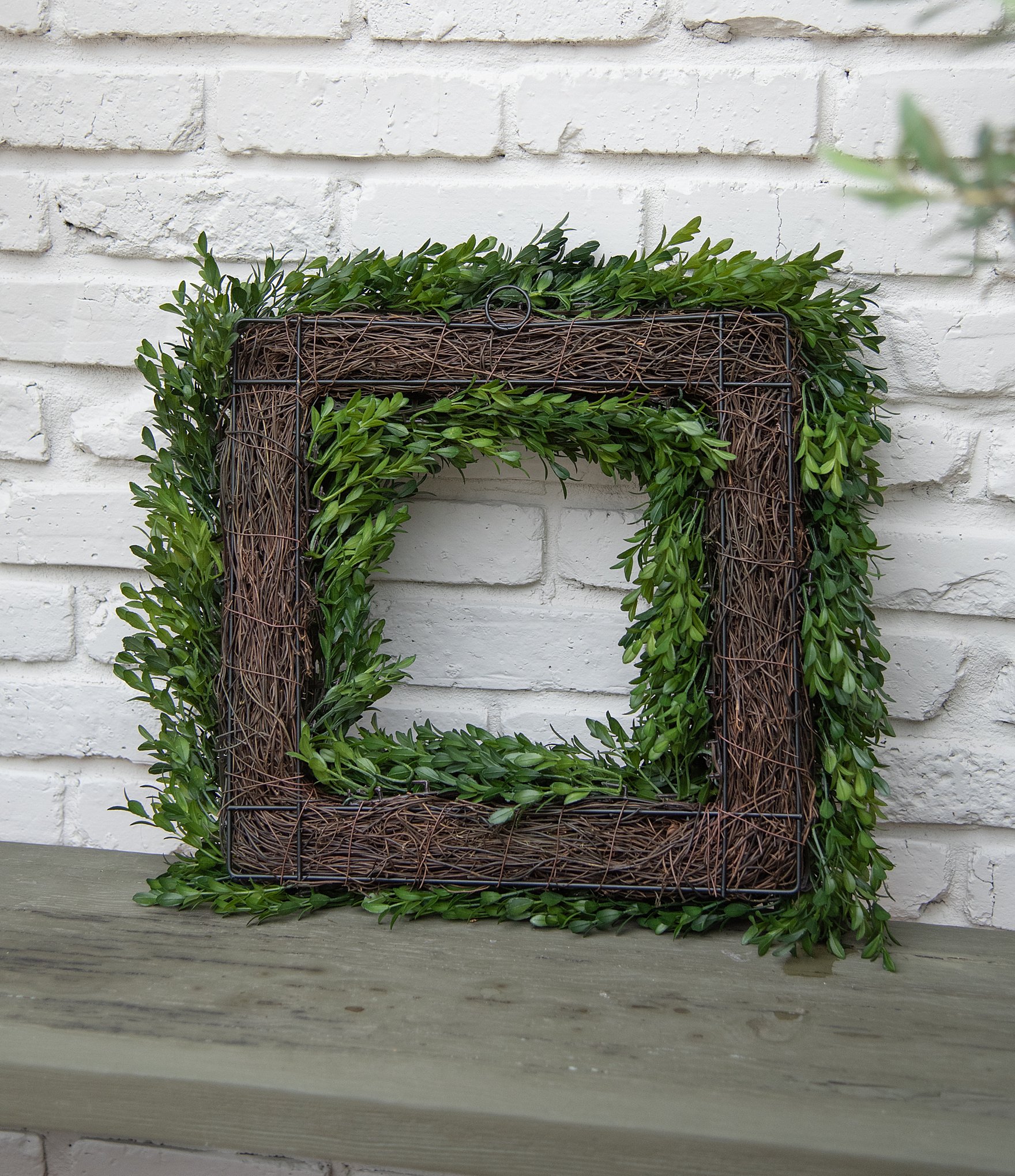 Fig & Dove 18#double; Square Boxwood Wreath