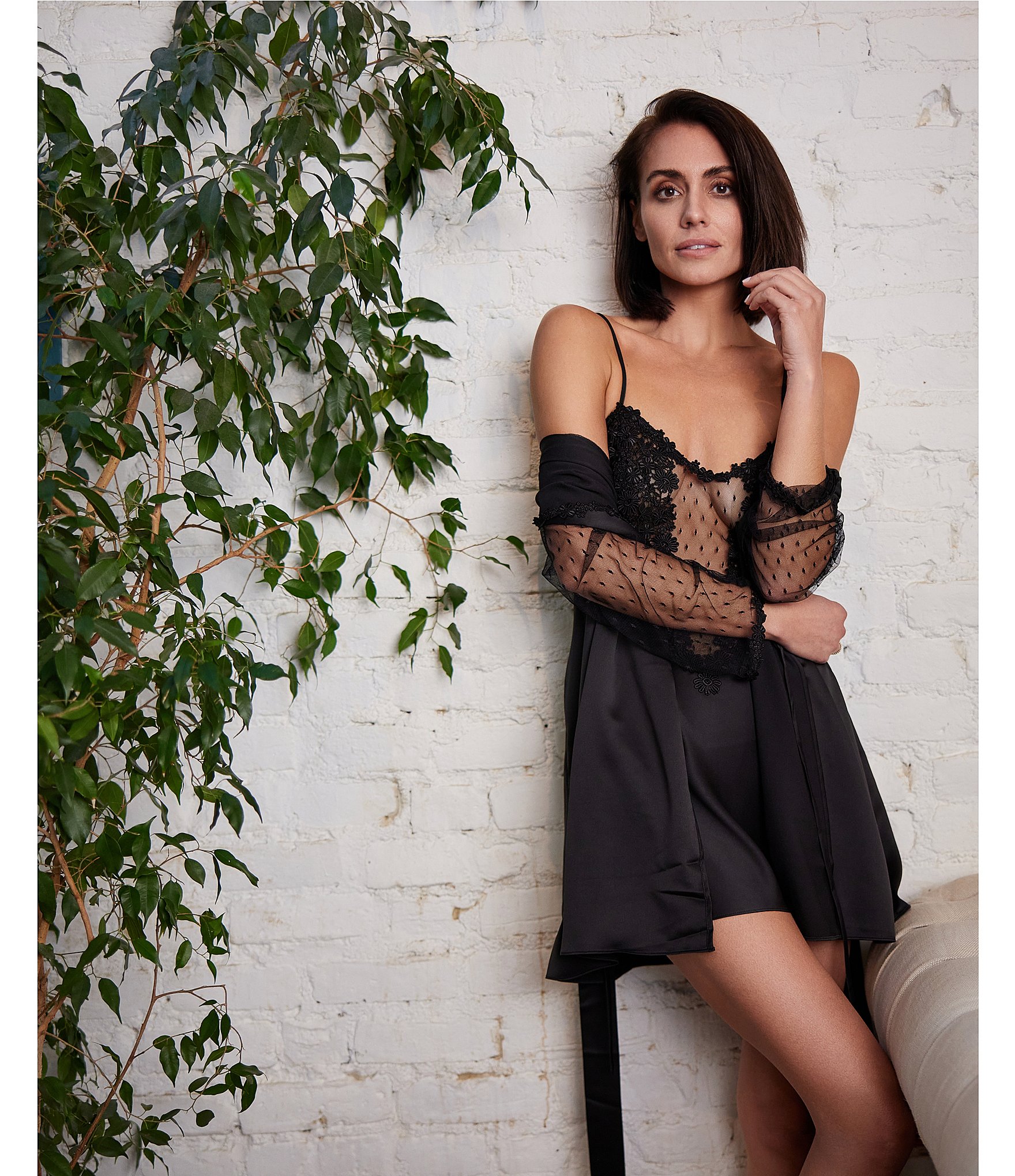 Flora Nikrooz Showstopper Lace Semi-Sweetheart Neck Spaghetti Strap Chemise