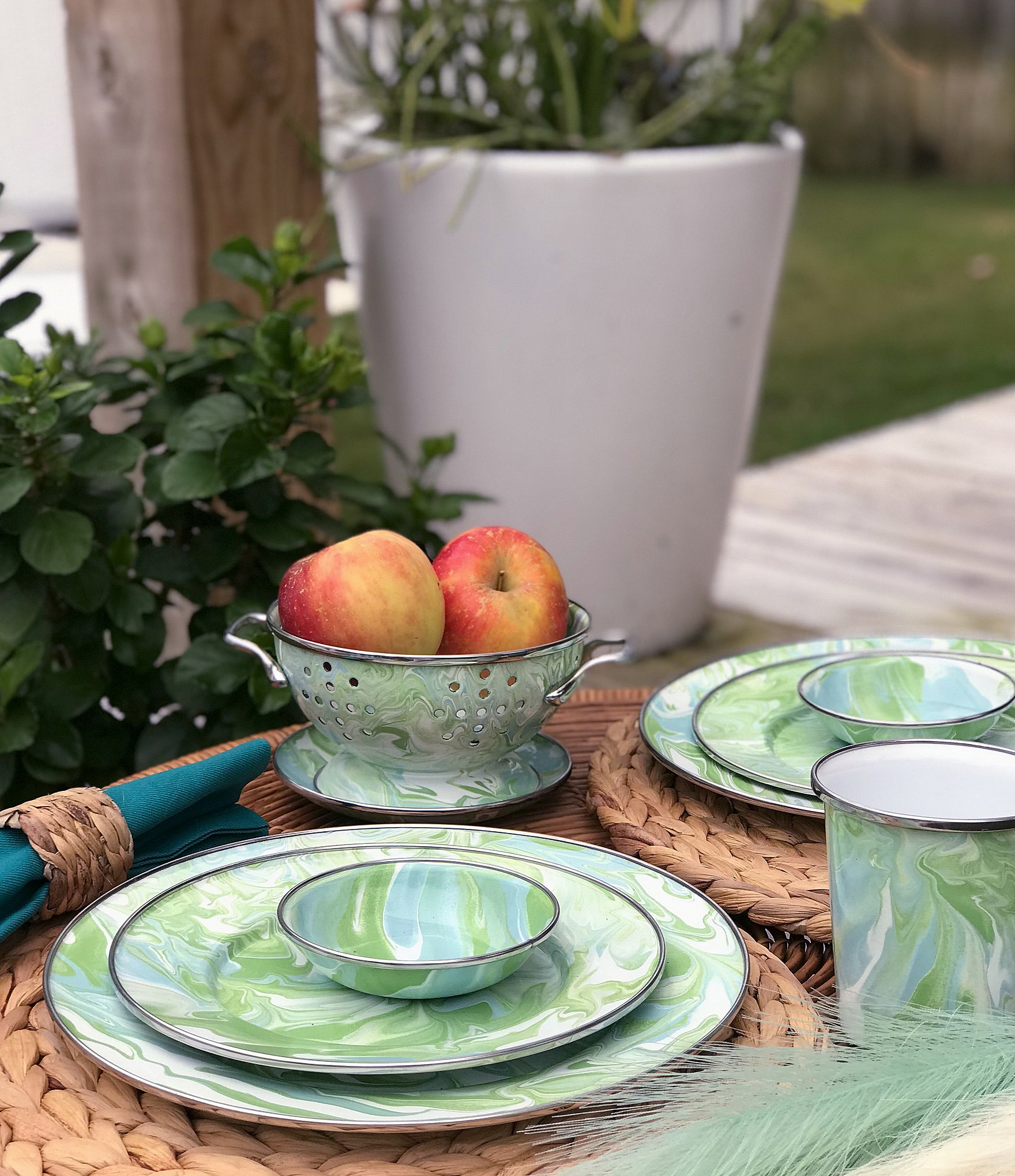 Golden Rabbit Enamelware Modern Monet Sandwich Plates, Set of 4