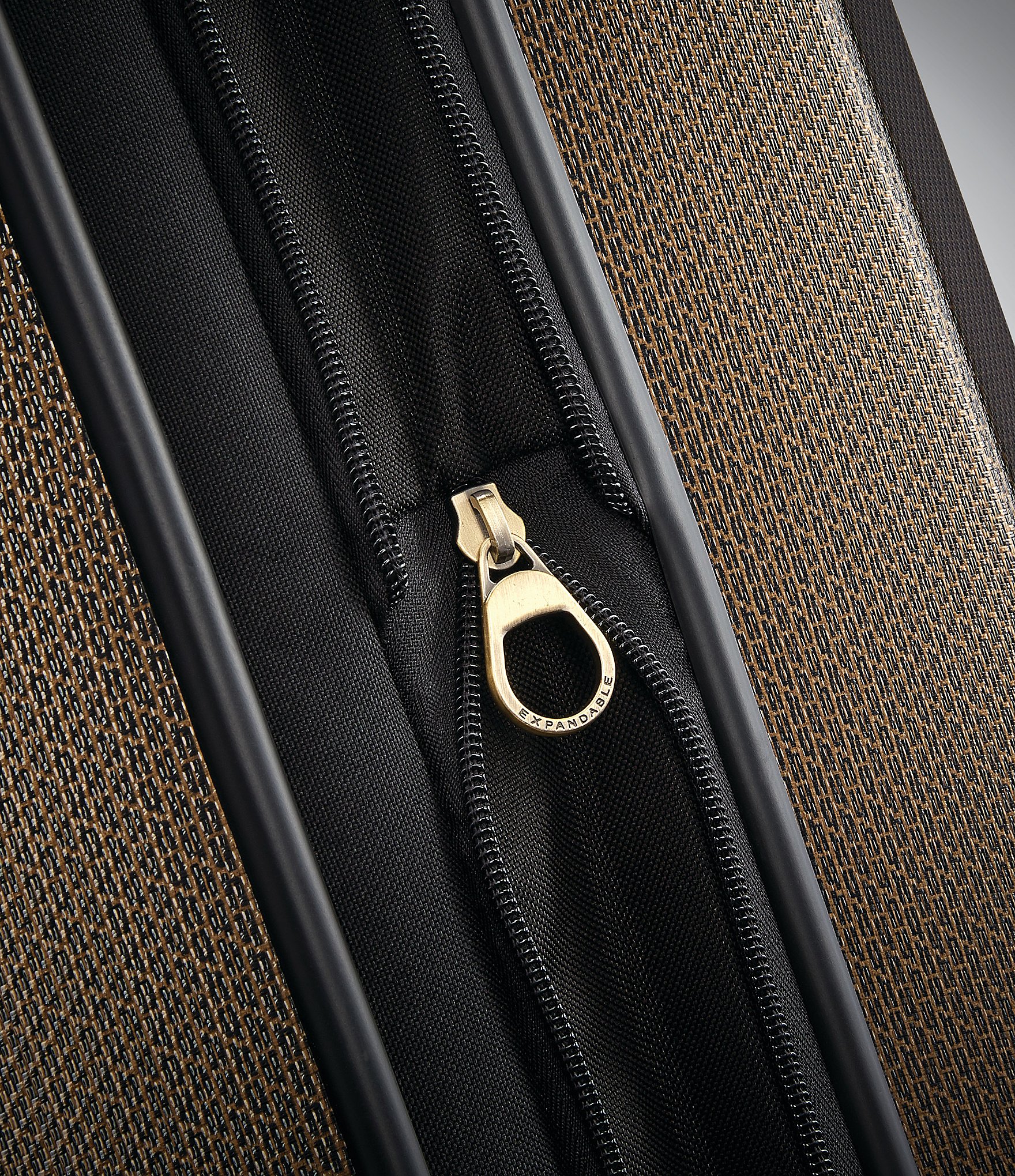 Hartmann Century Deluxe Hardside Medium Spinner Suitcase