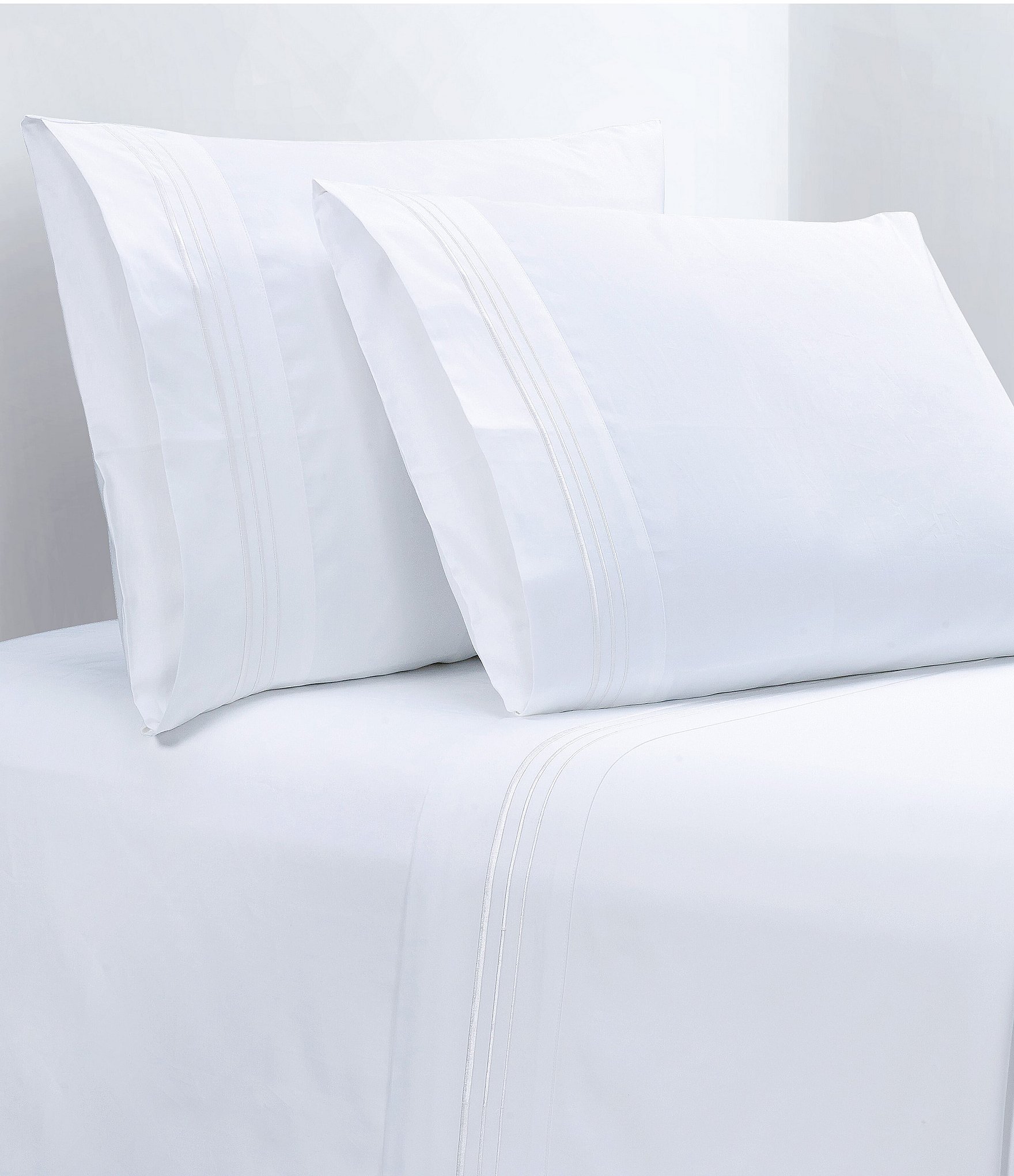 HiEnd Accents 350-Thread Count Embroidered Border Sheet Set