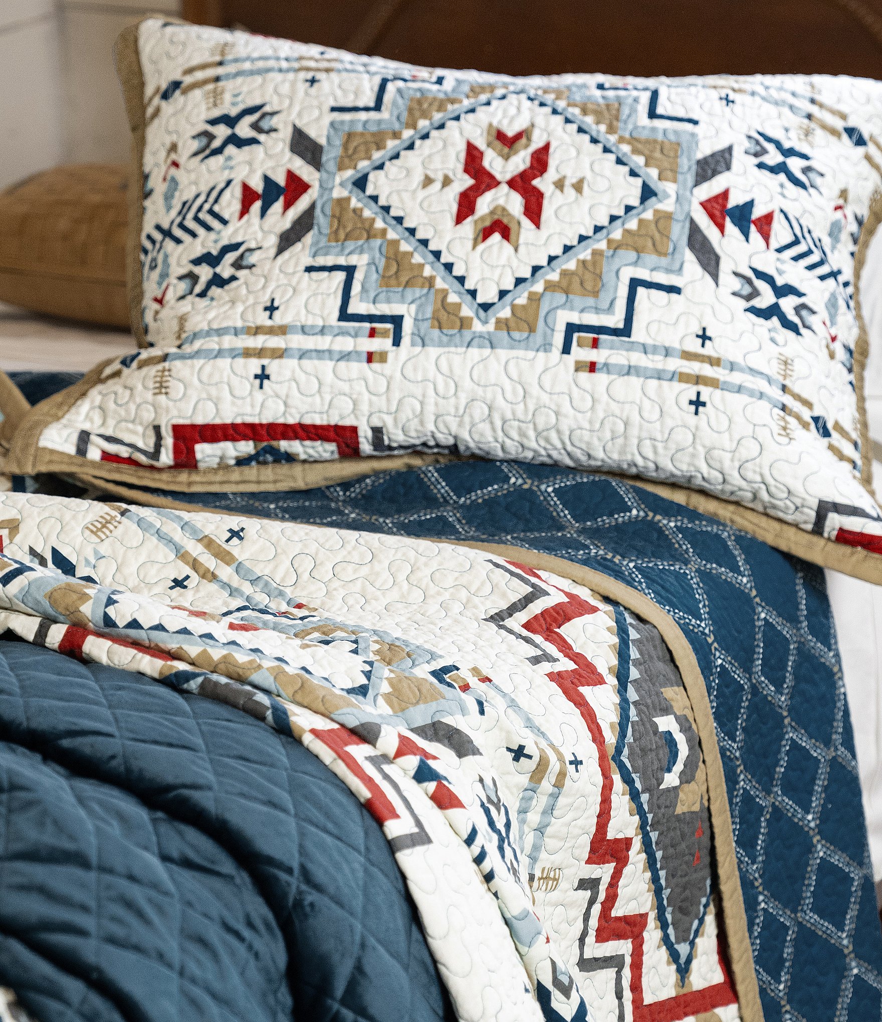 Paseo Road by HiEnd Accents Spirit Valley Reversible Quilt Mini Set