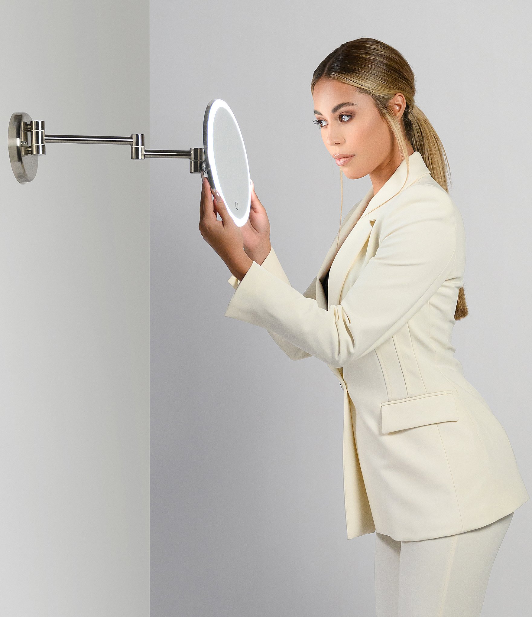 Ilios Rechargeable Round Wall Mirror