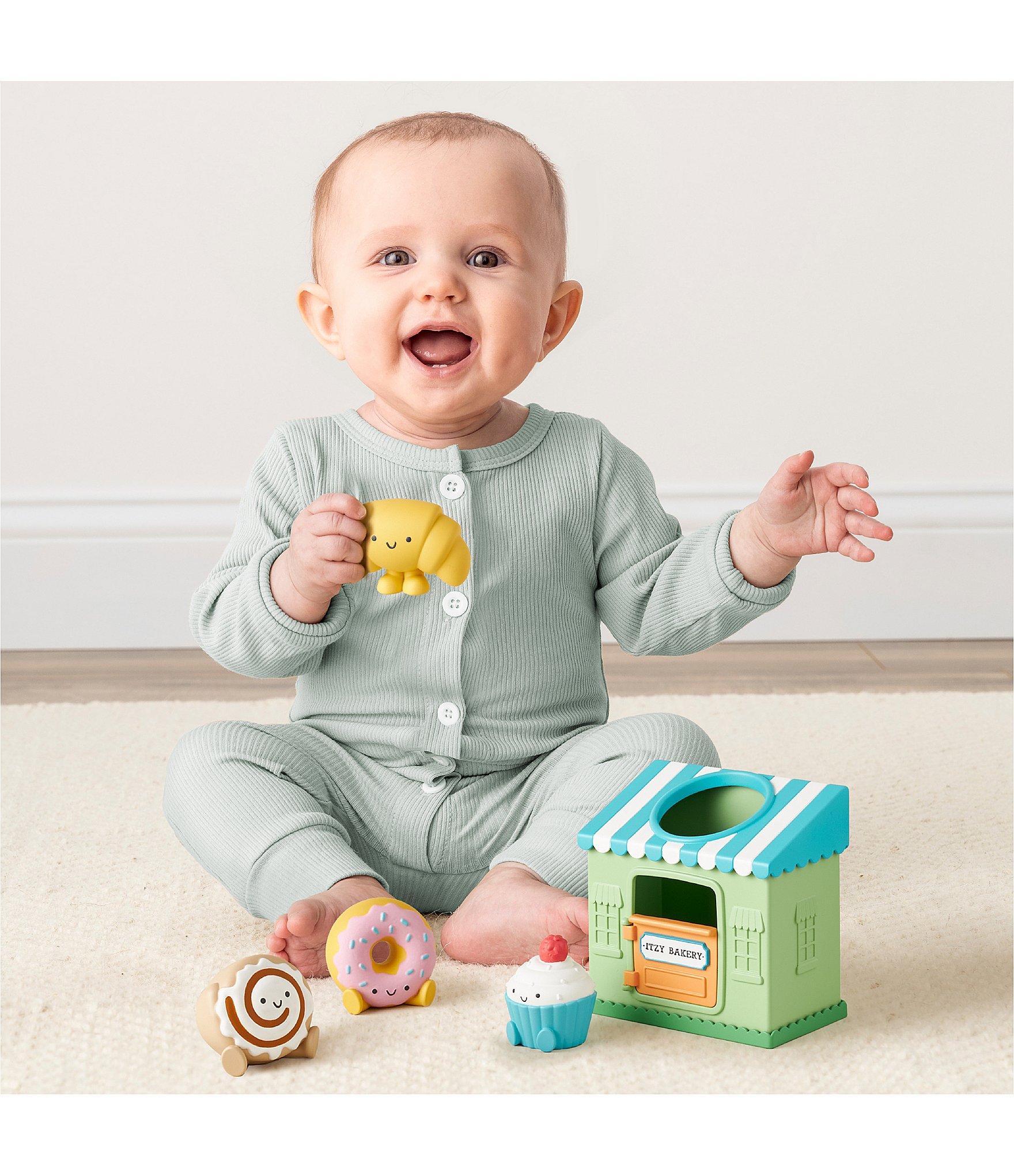 Itzy Play™ Bakery Put & Take Toy