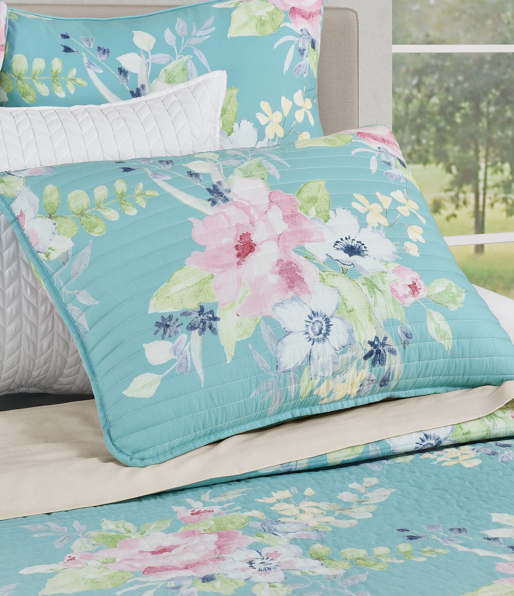 J by J. Queen New York Esme Floral Bouquet Print Quilt Mini Set