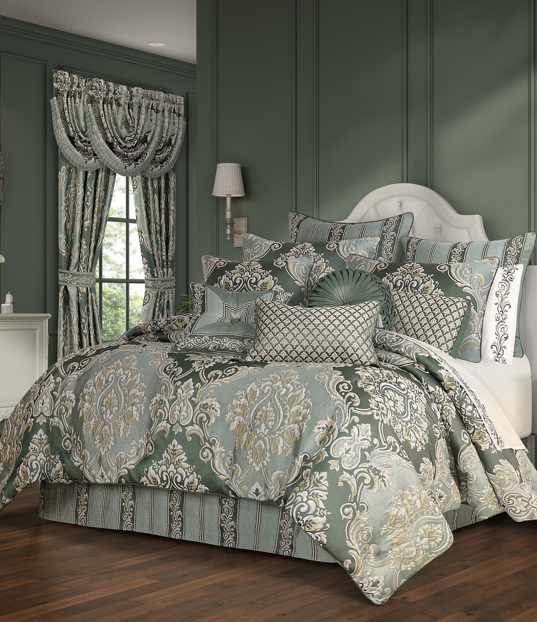 J. Queen New York Alina Grand-Scale Woven Damask Comforter Set