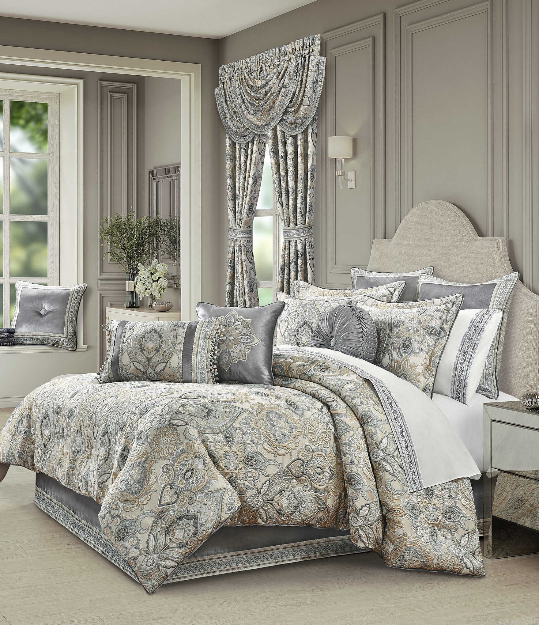 J. Queen New York Annabelle Oversized Woven Damask Comforter Set
