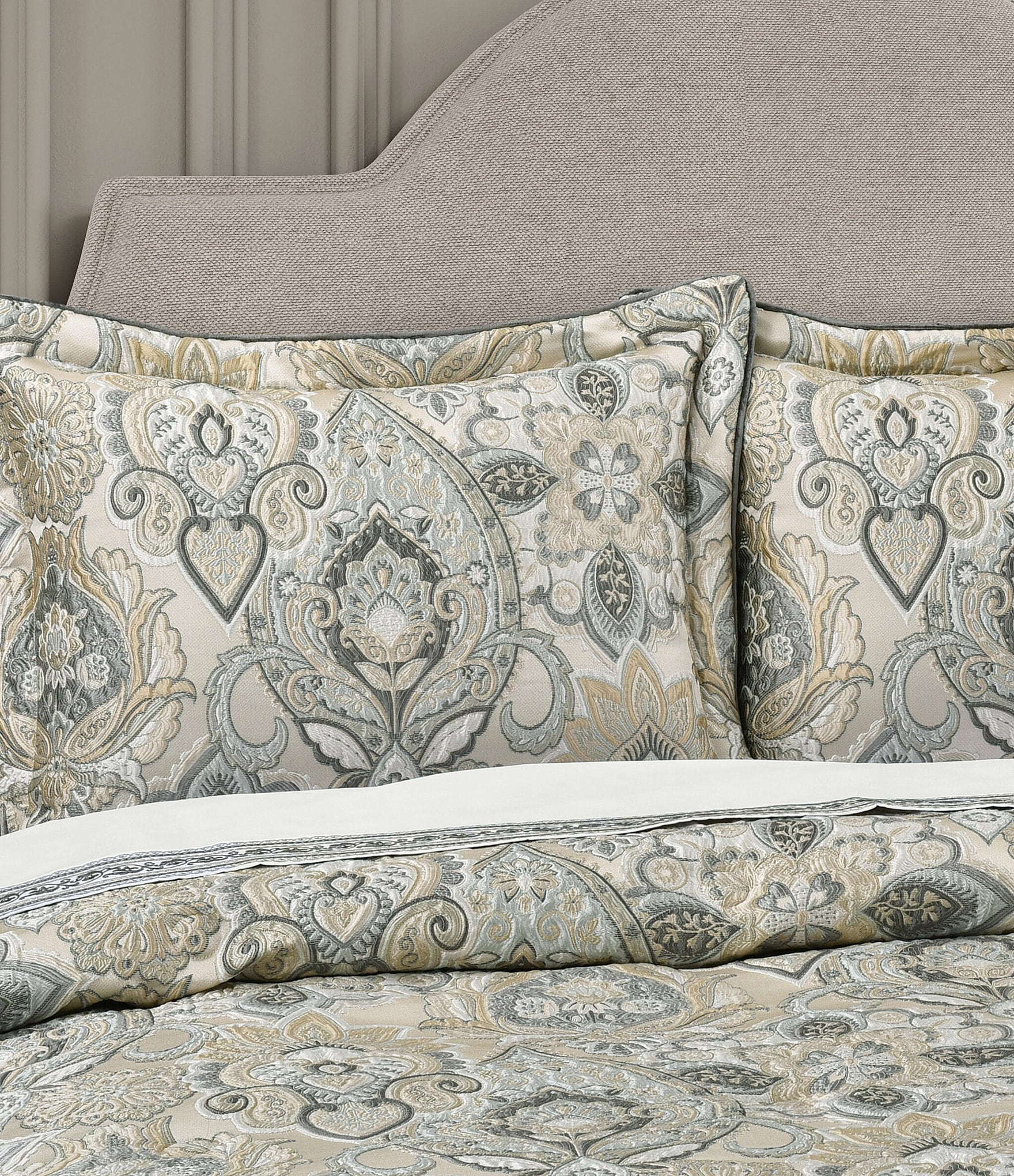 J. Queen New York Annabelle Oversized Woven Damask Comforter Set