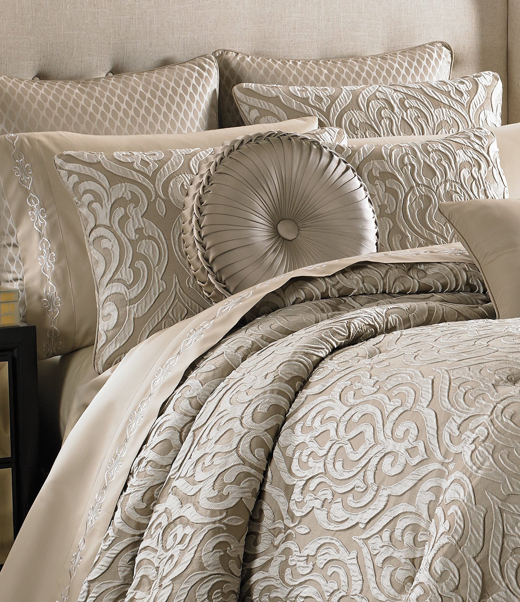 J. Queen New York Astoria Comforter Set