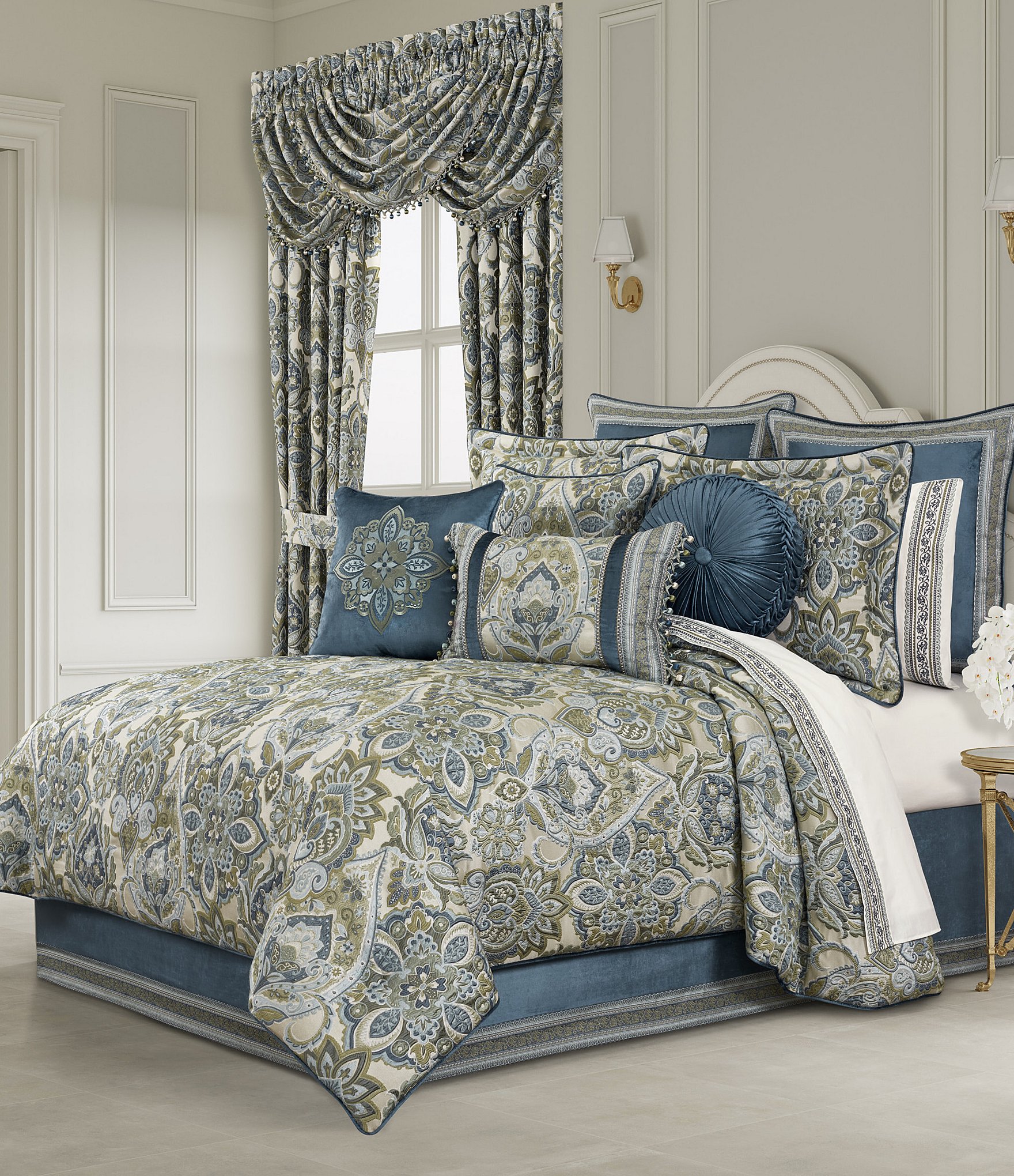 J. Queen New York Avellino Chenille Medallion Oversized Comforter Set