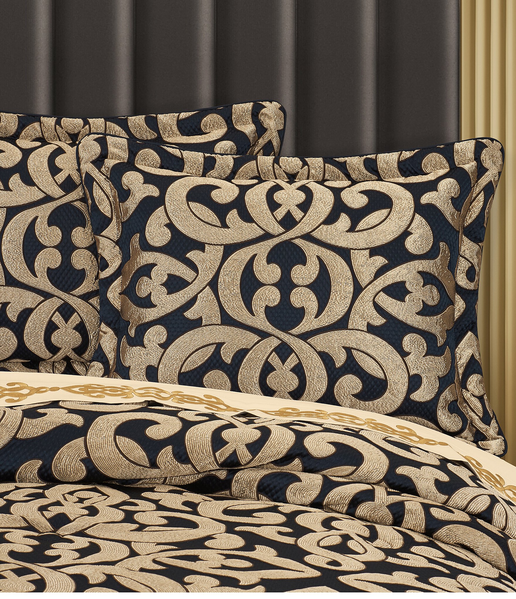 J. Queen New York Biagio Interlocking Woven Damask Comforter Set