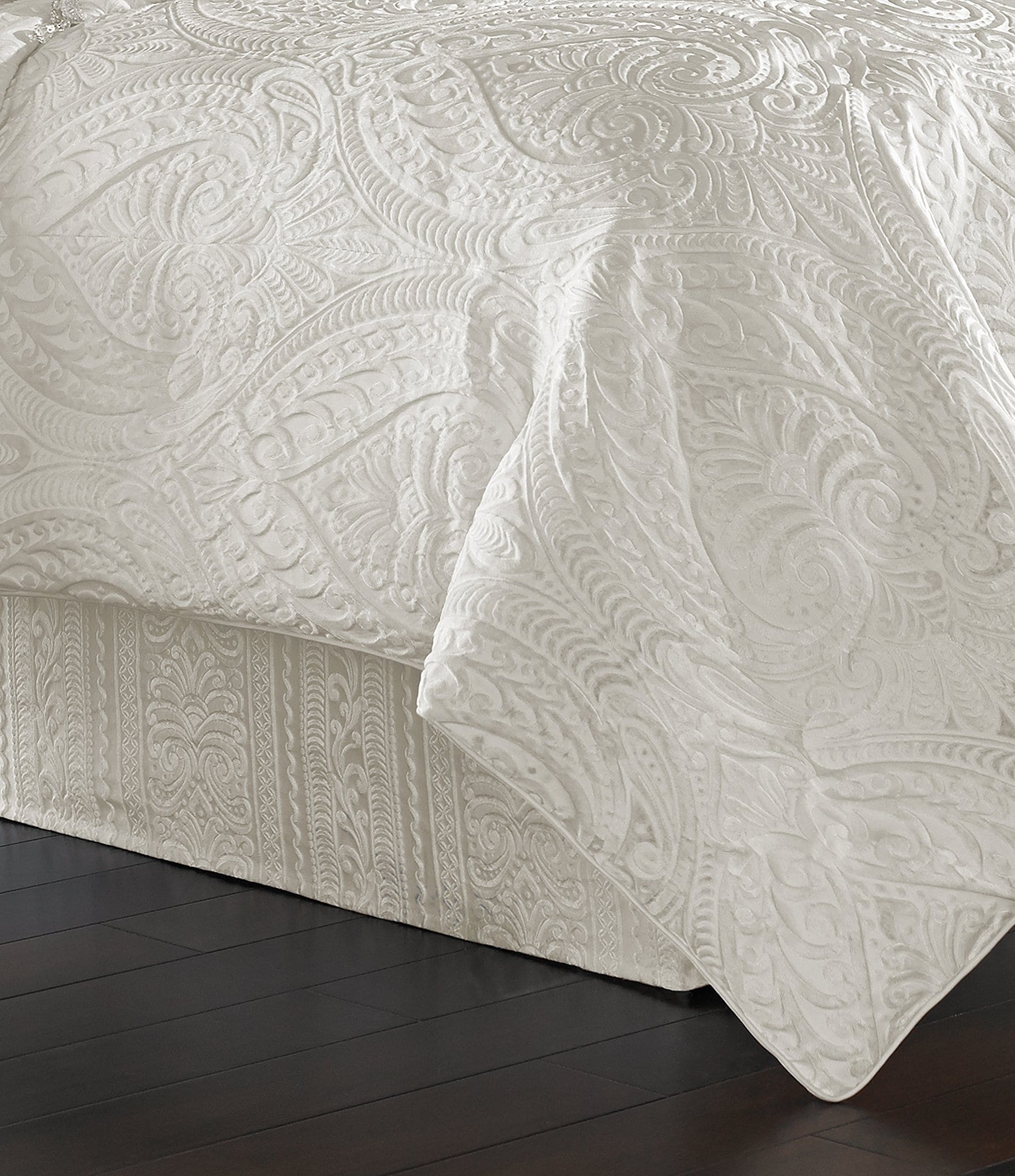 J. Queen New York Bianco Damask Comforter Set