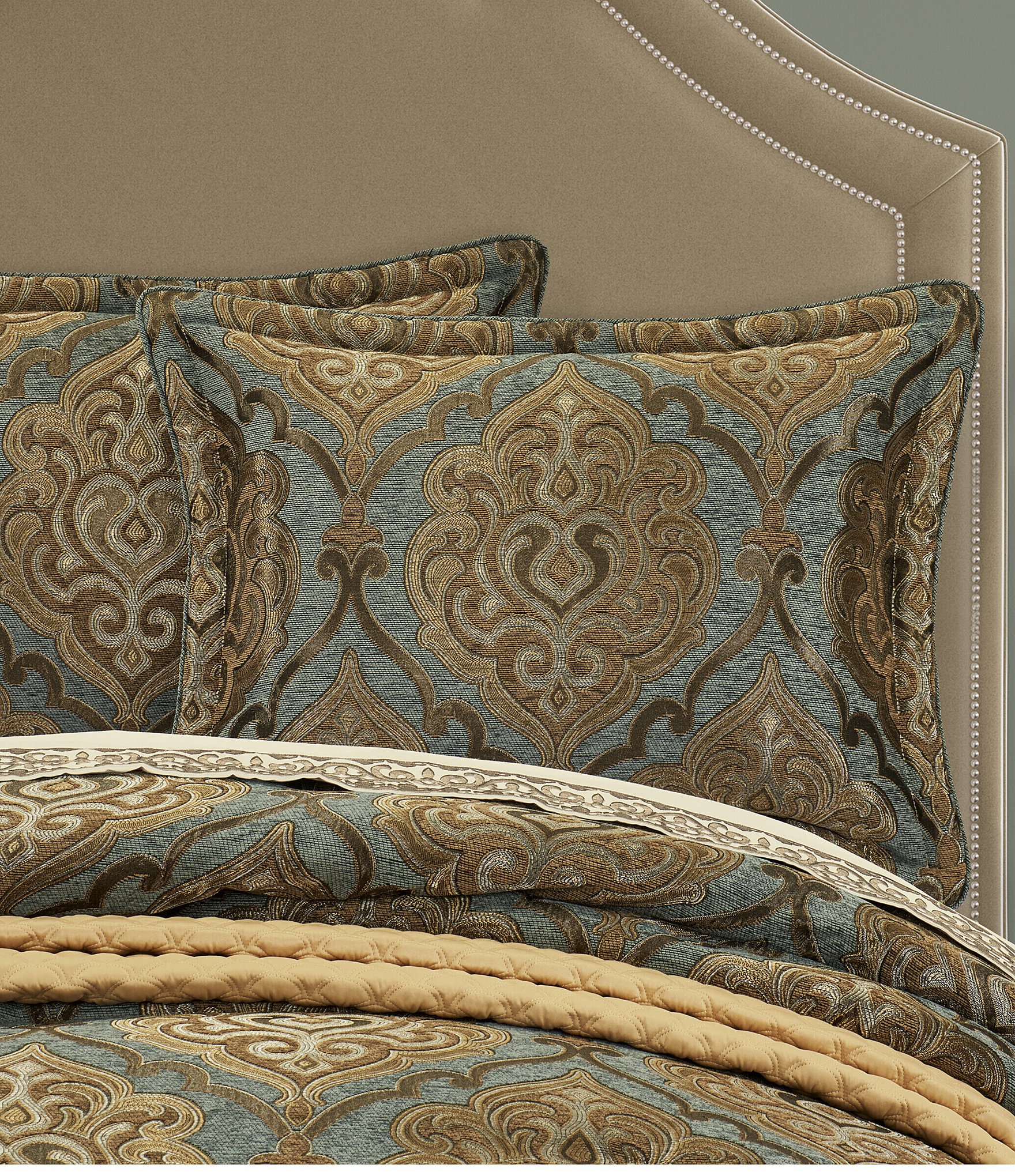 J. Queen New York Kensington Woven Damask Comforter Set