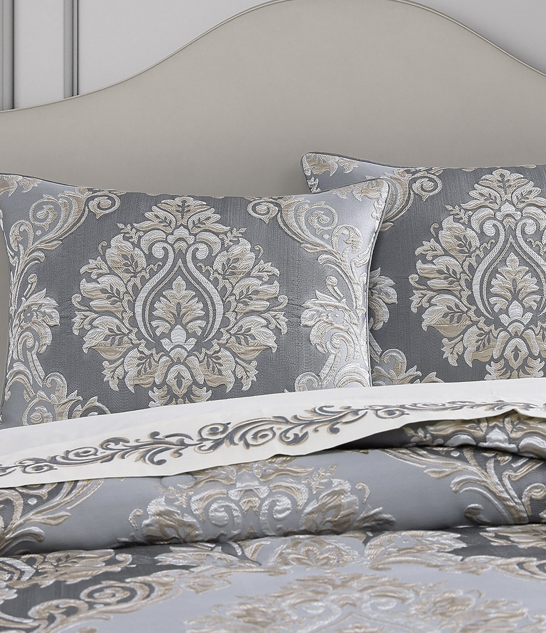 J. Queen New York Krista Oversized Woven Damask Comforter Set