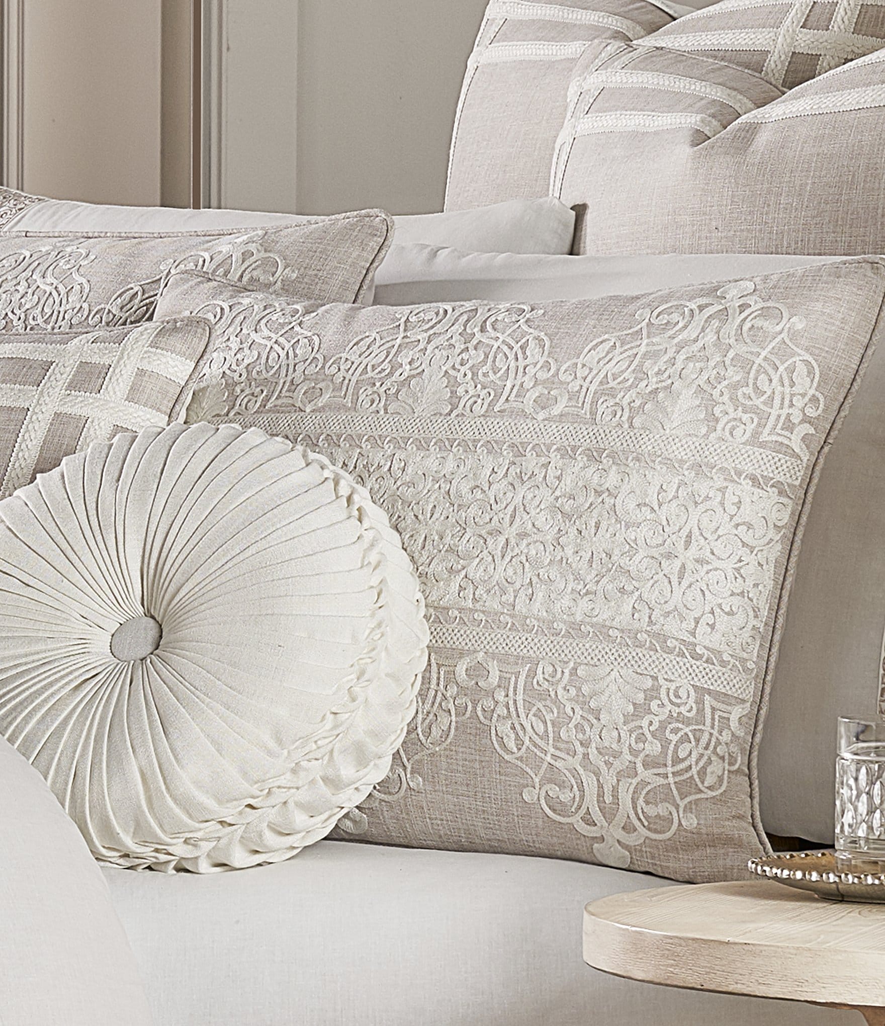 J. Queen New York Laura Lynn Embroidered Comforter Set