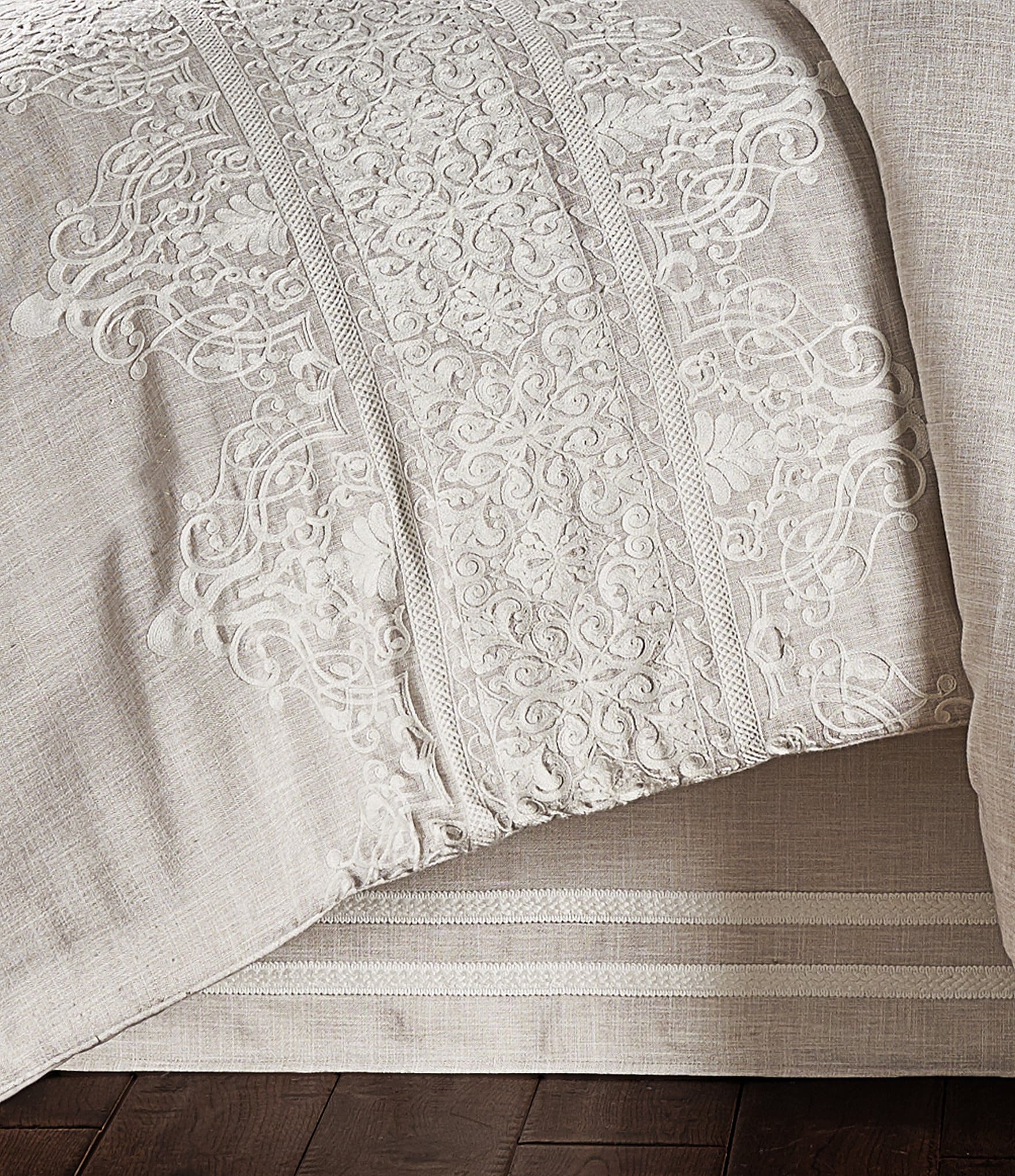 J. Queen New York Laura Lynn Embroidered Comforter Set