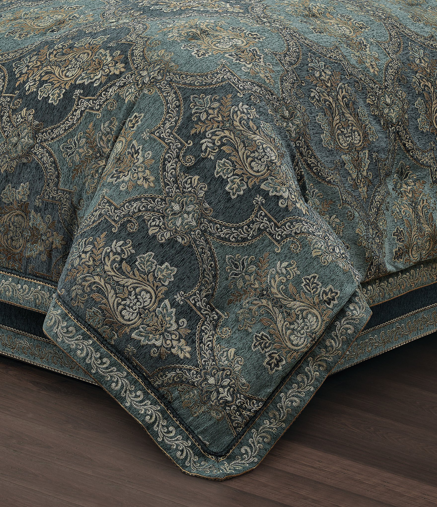 J. Queen New York Nancy Woven Chenille Damask Oversized Comforter