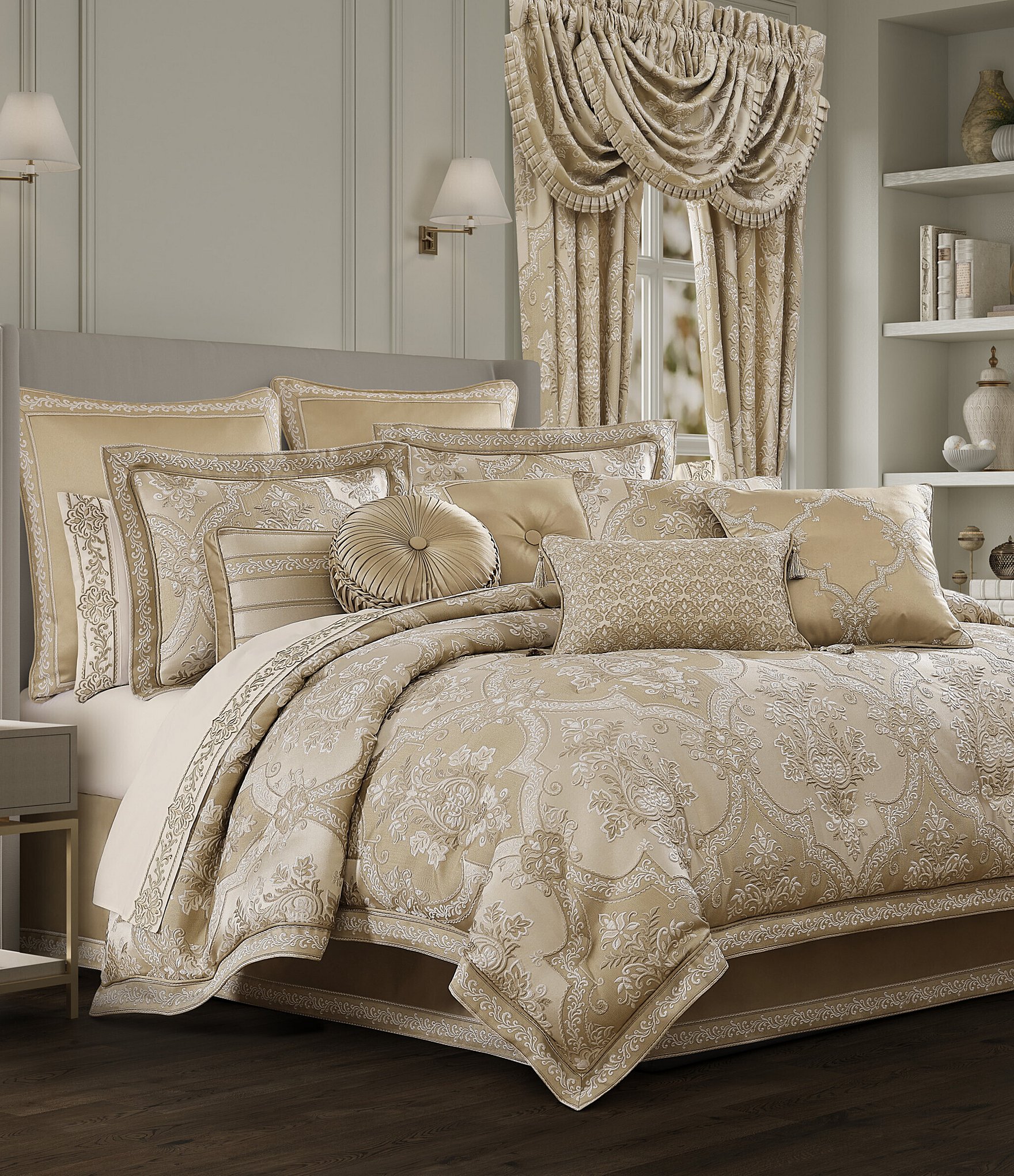 J. Queen New York Sondra Woven Button-Tufted Round Pillow