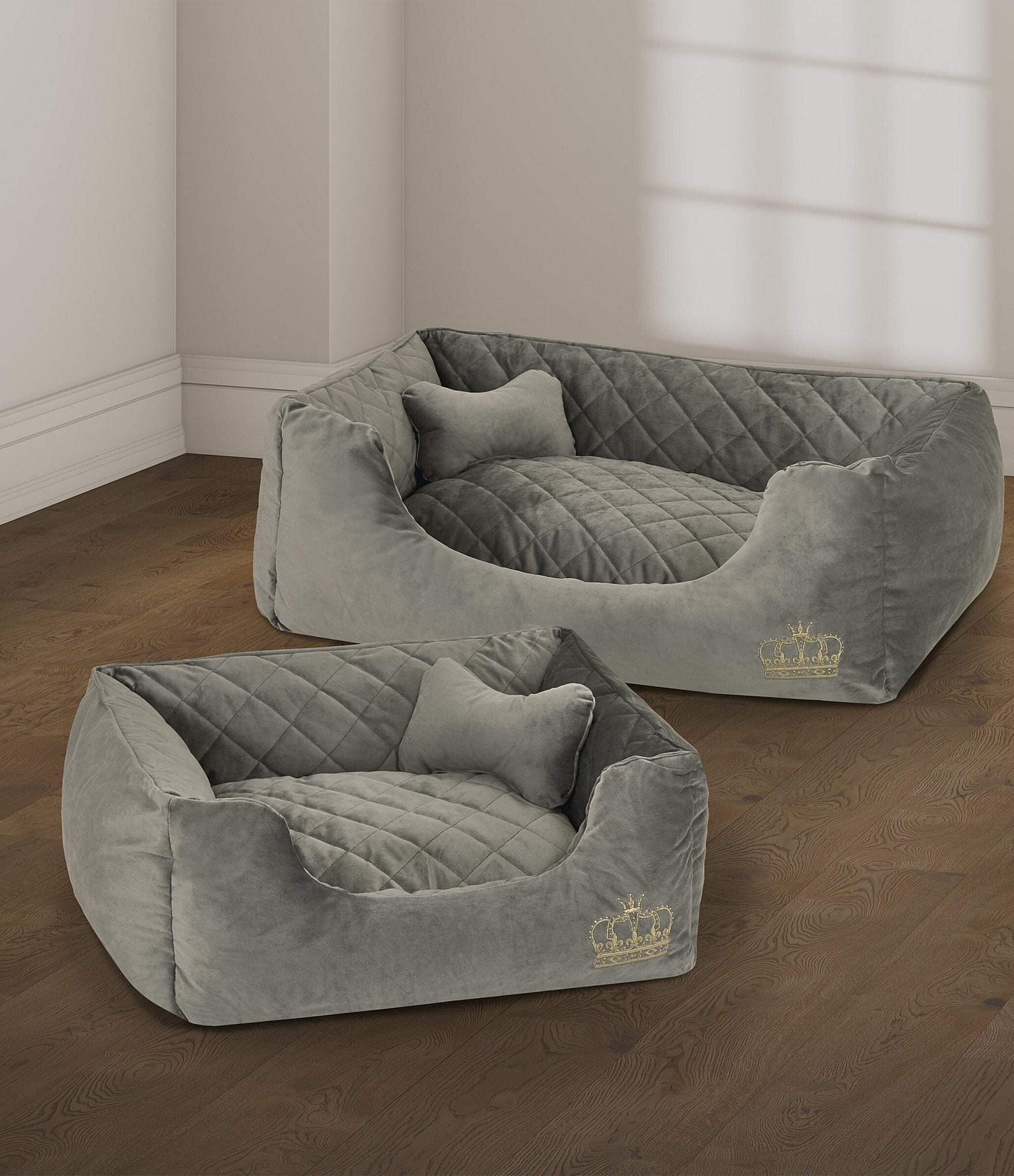 J. Queen New York Townsend Plush Velvet Pet Bed