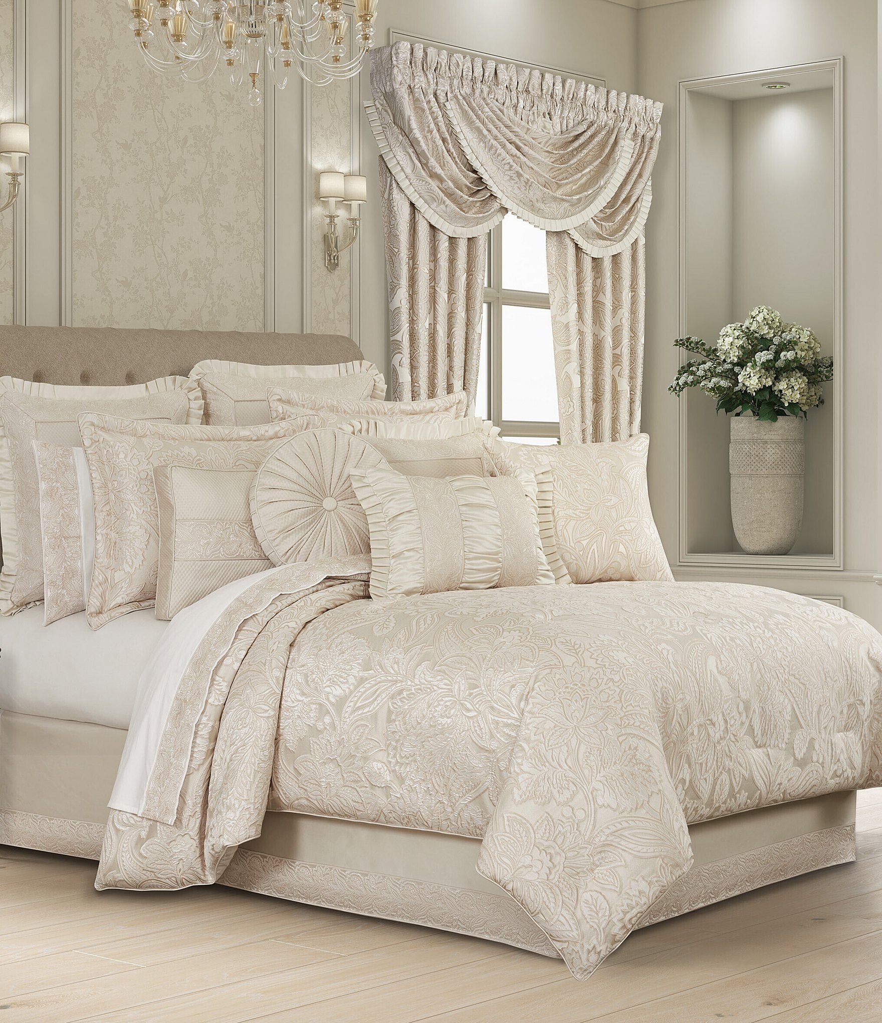 J. Queen New York Villanova Jacobean Grand-Scale Woven Comforter Set