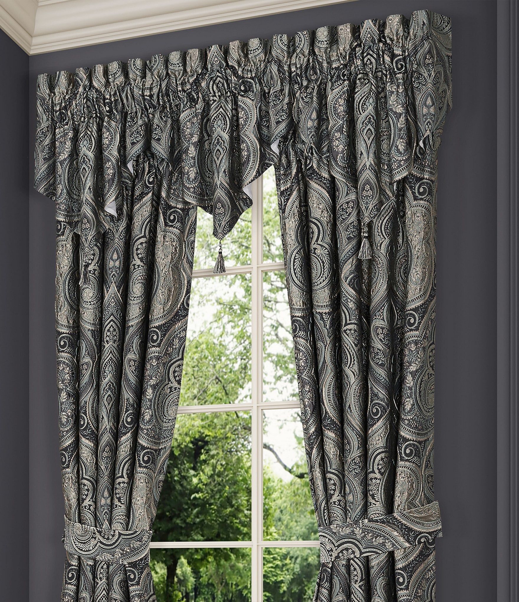 J. Queen New York Vincenzo Window Treatment