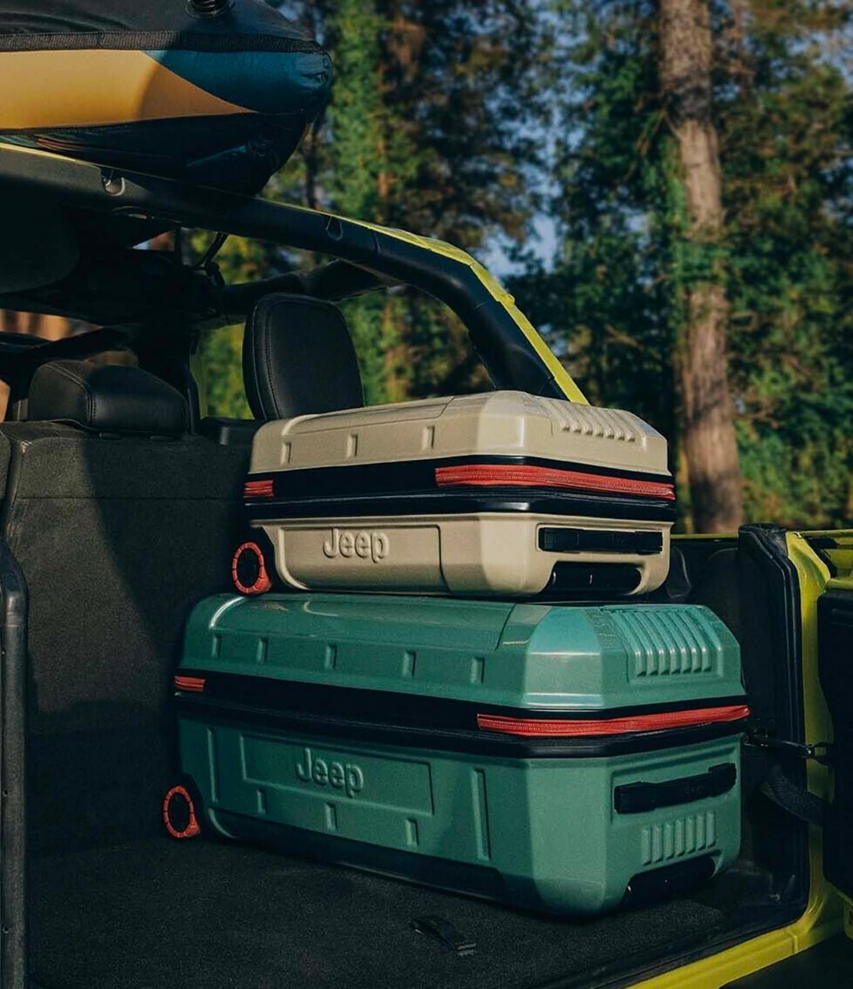 Jeep Large Expandable Trunk Hard-Side Luggage