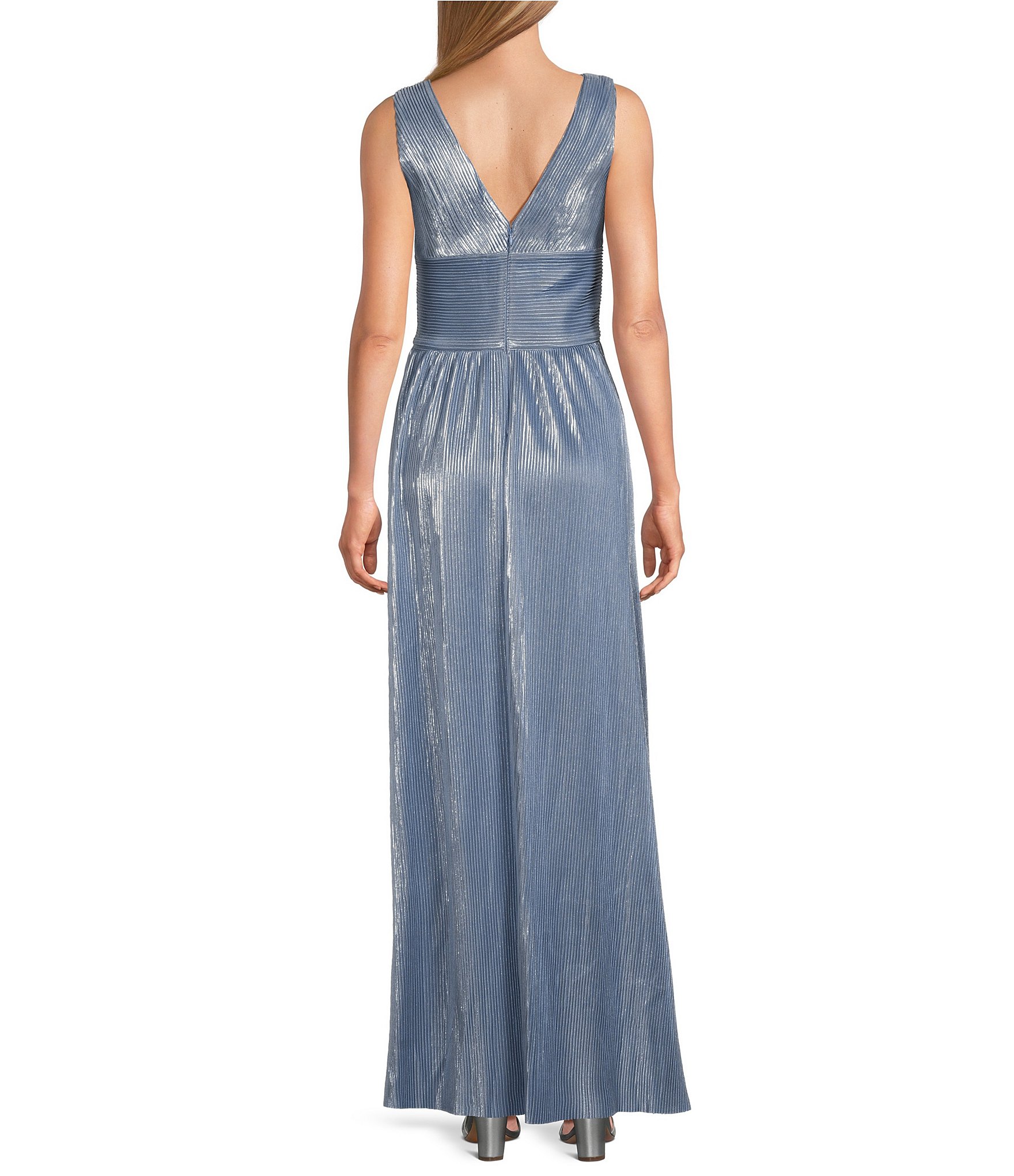 Jessica Howard Petite Size Sleeveless V-Neck Pleated Metallic Knit Gown