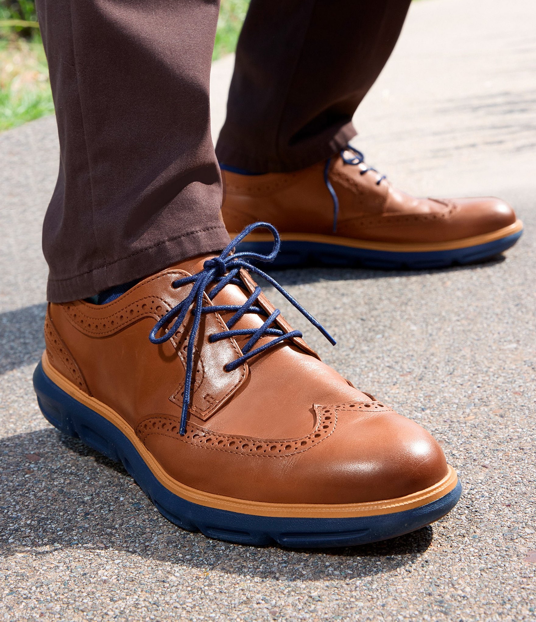 Johnston & Murphy Men's Larkin Leather Brogue Detail Wingtip Oxfords
