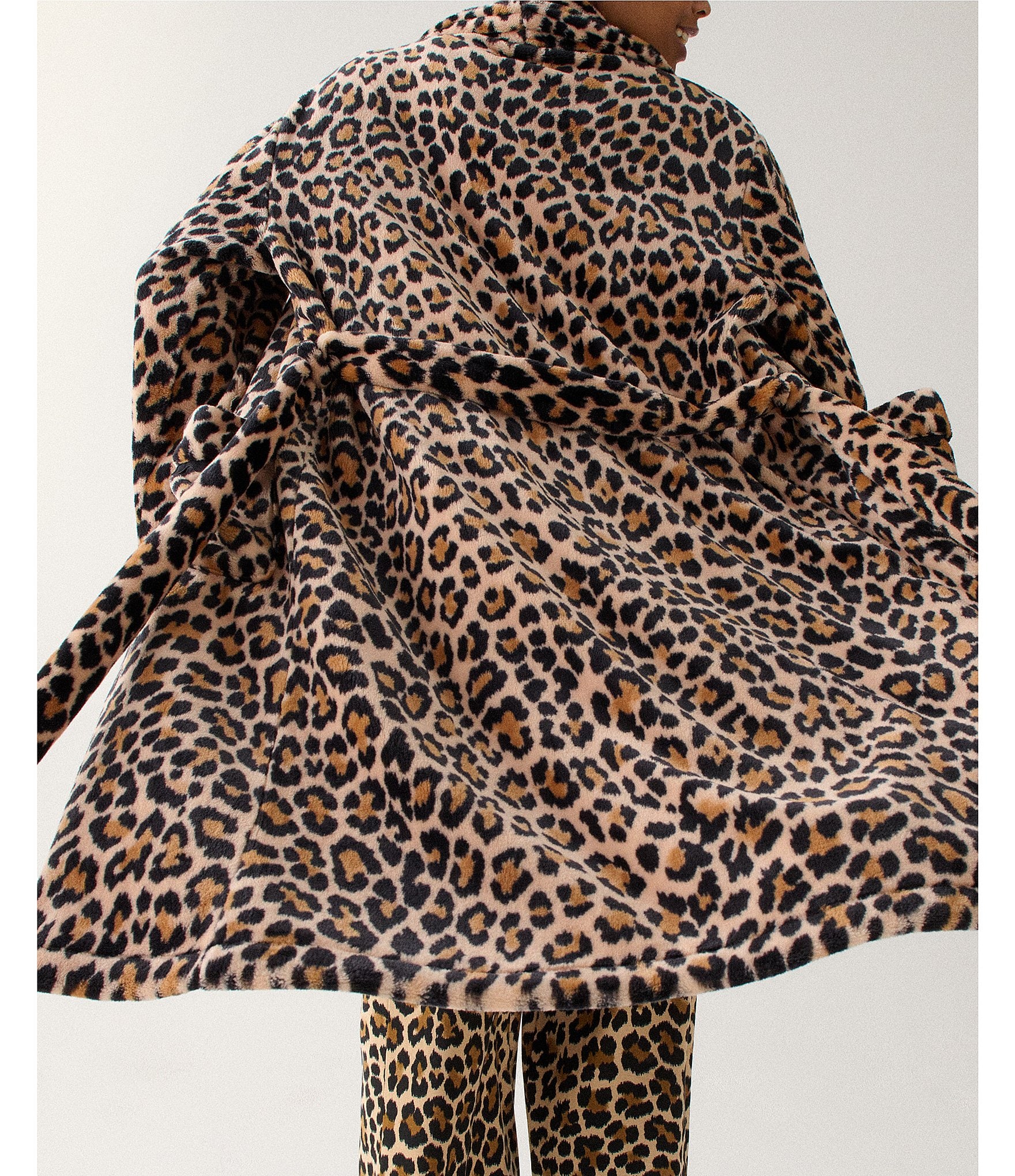 kate spade new york Leopard Print Long Sleeve Shawl Collar Chenille Plush Short Robe