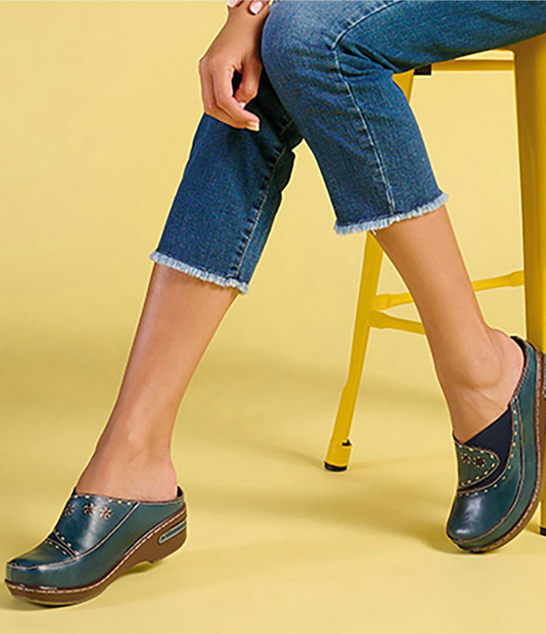 L'ARTISTE Chino-b Leather Mule Clogs