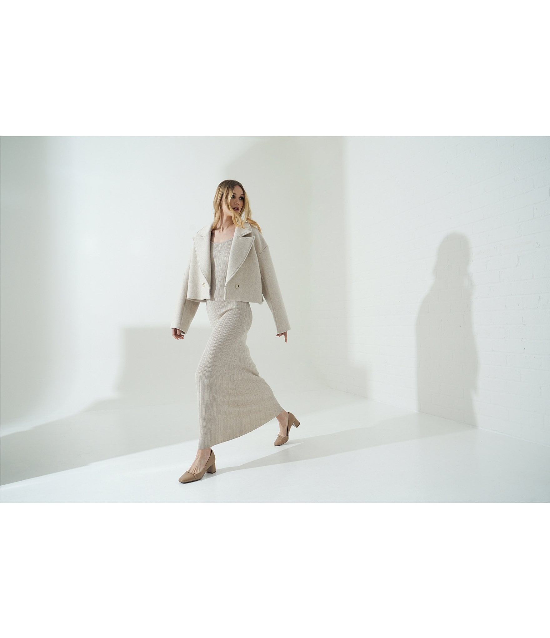 Le' AL.X Wool Blend Woven Notch Lapel Long Sleeve Button Front Cropped Coordinating Blazer