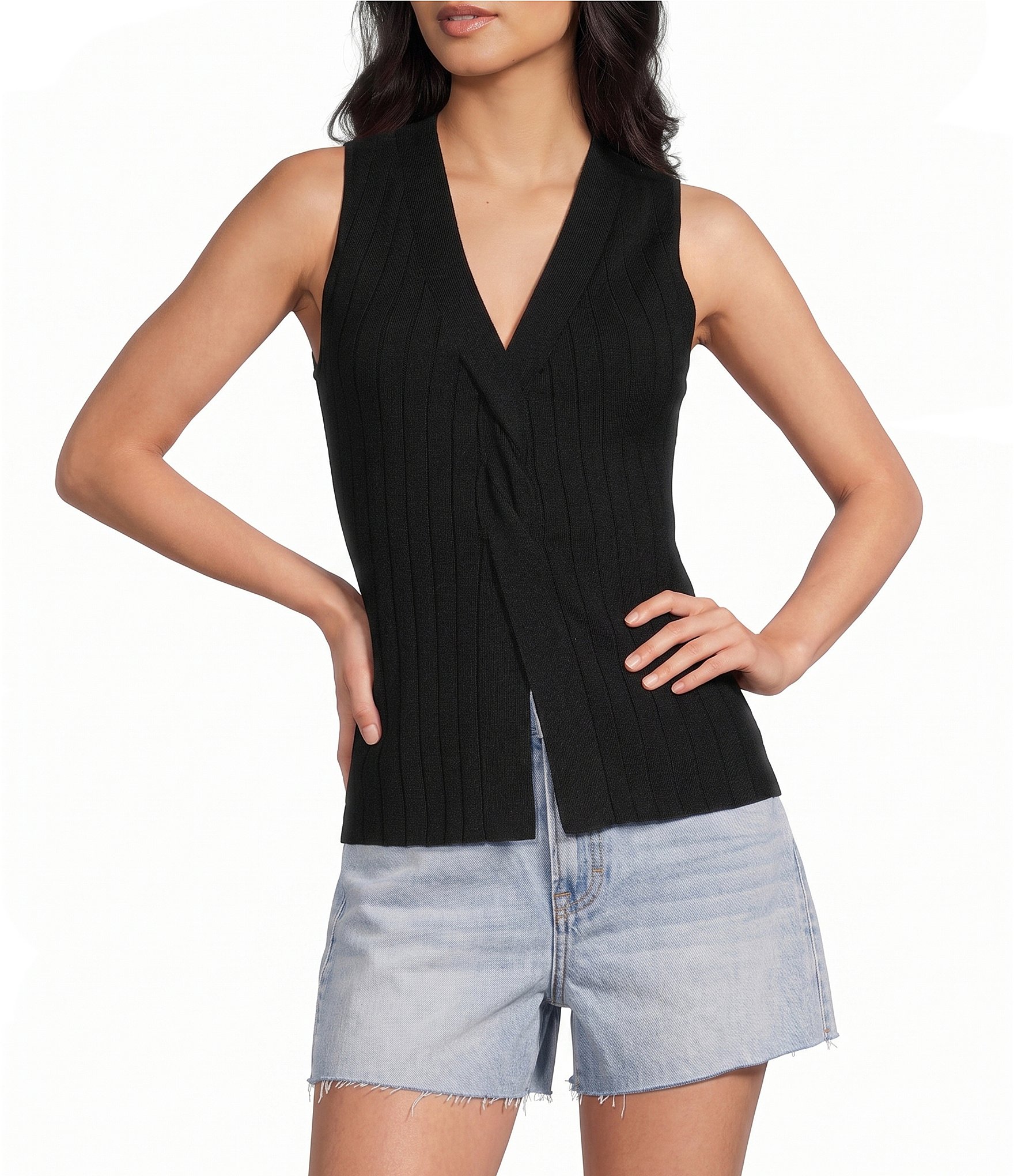 Le Lis V-Neck Twist Front Split Hem Knit Top