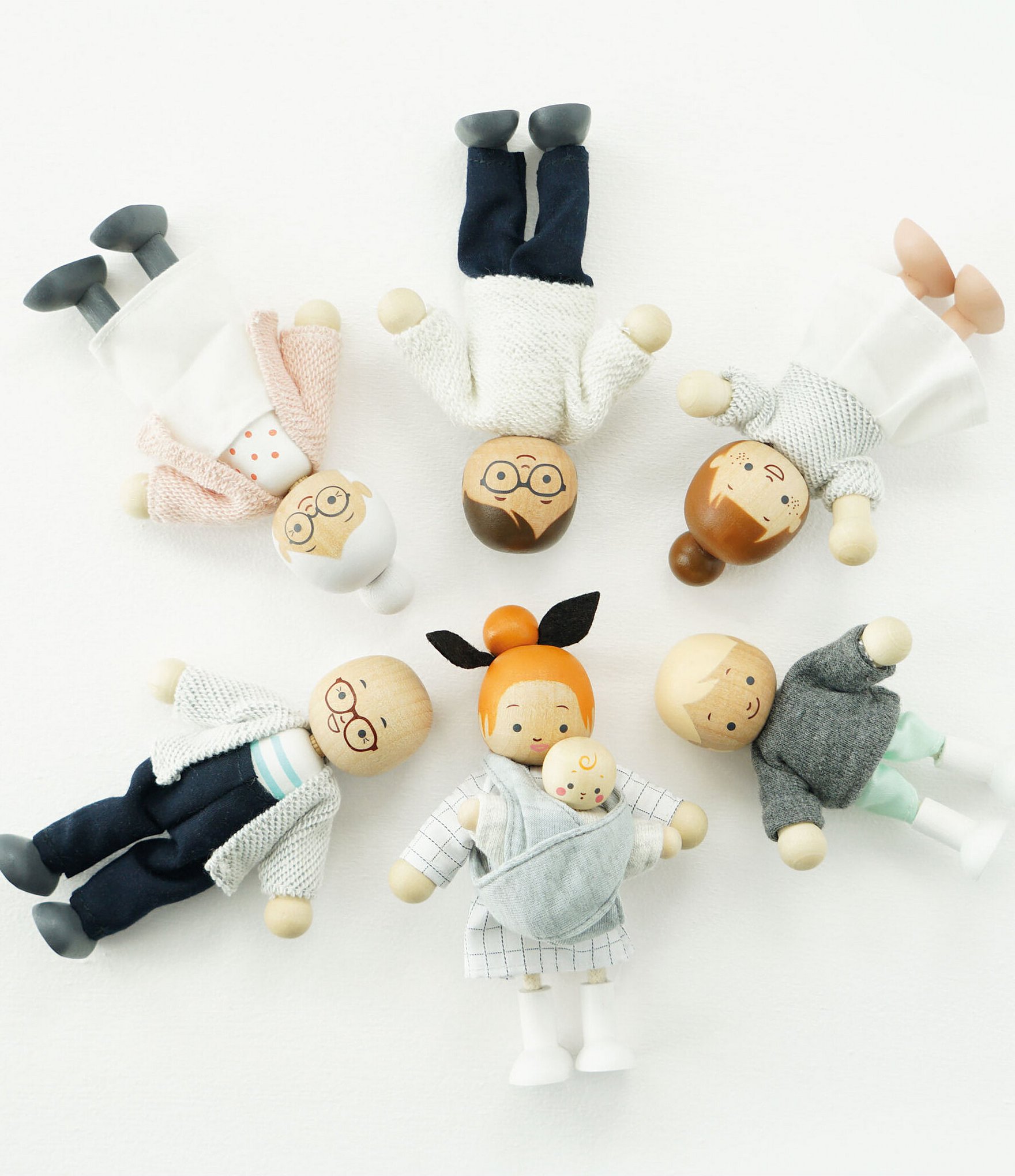 Le Toy Van Doll Family Set